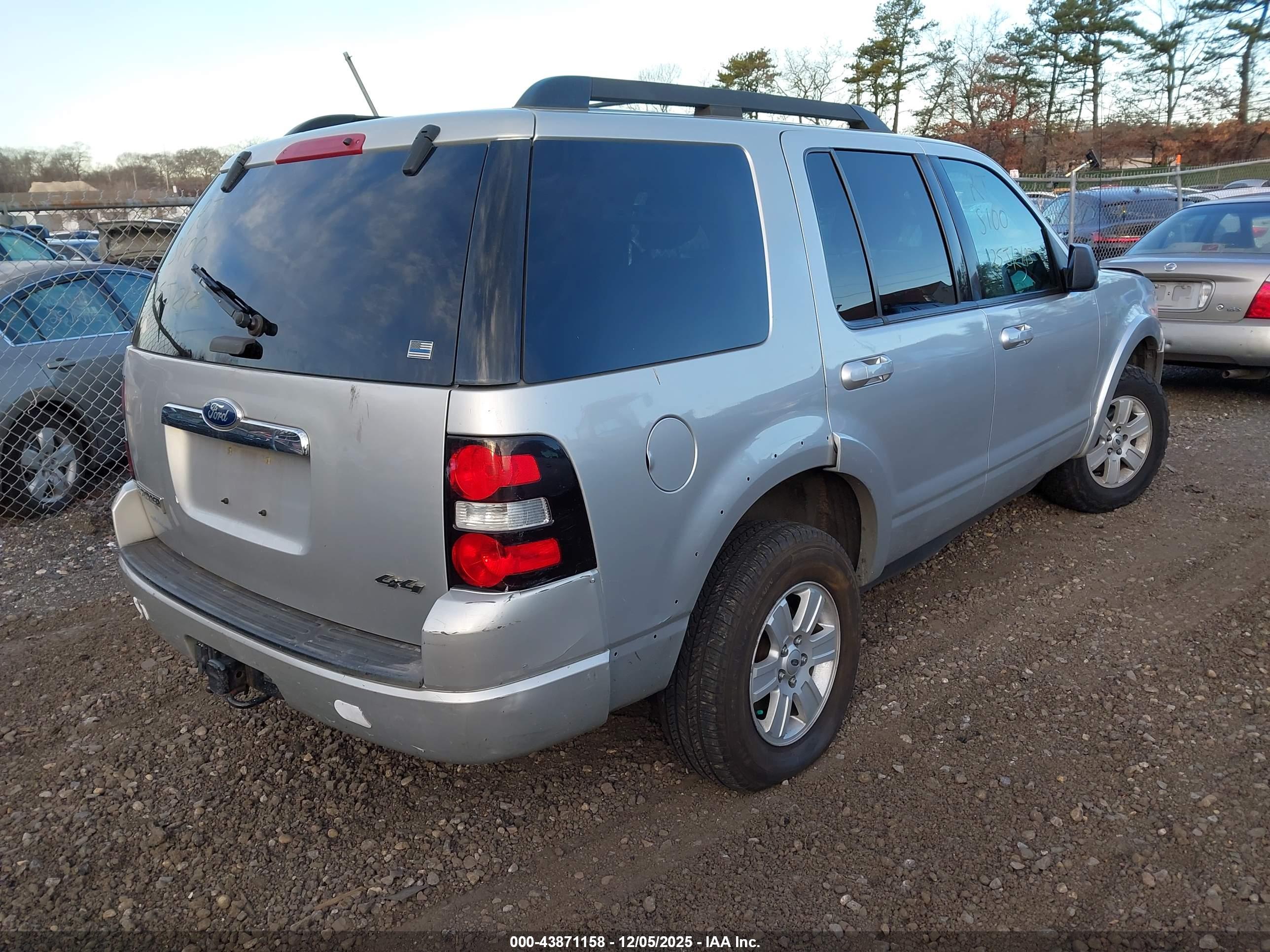 FORD EXPLORER image 4