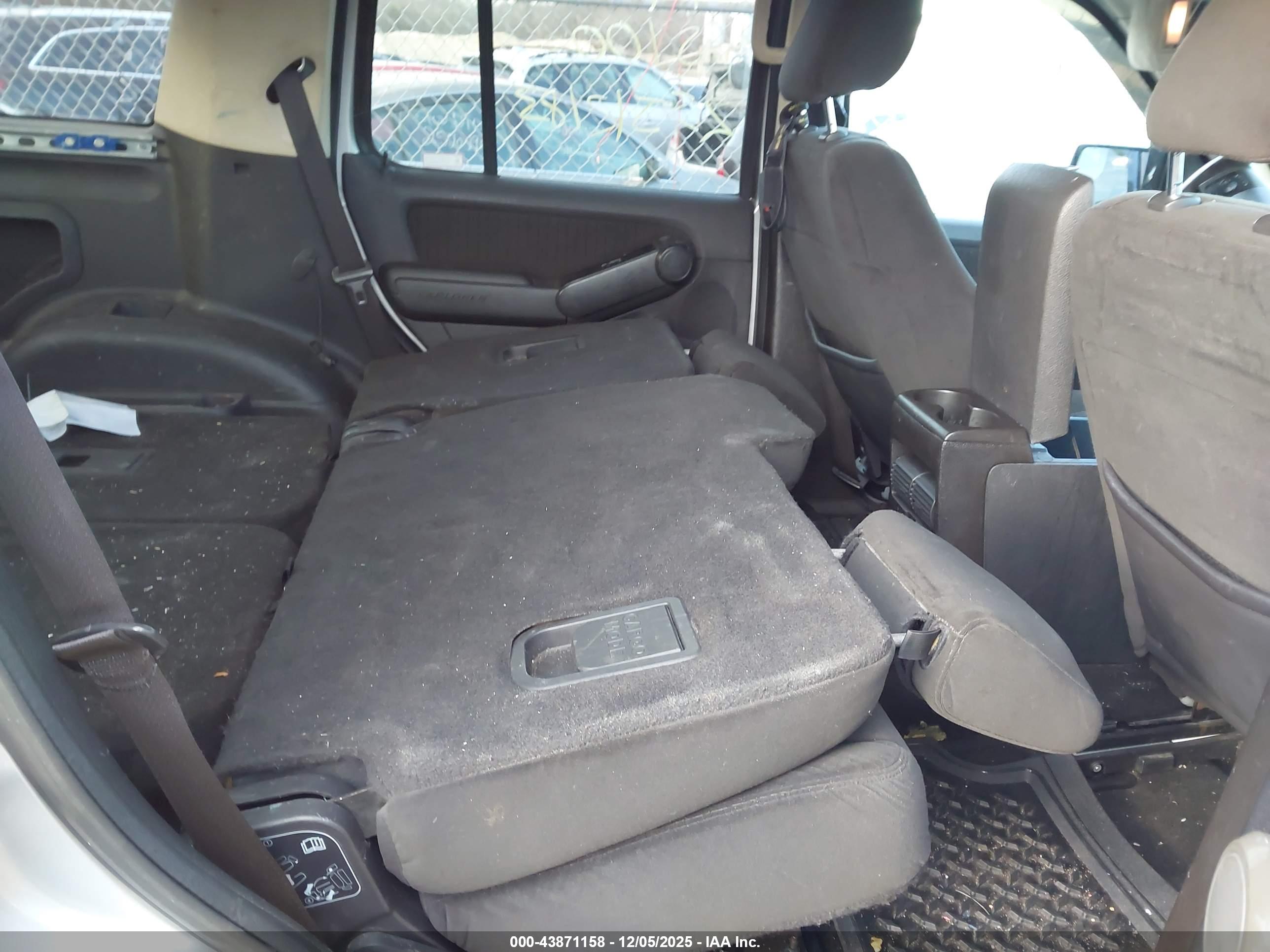 FORD EXPLORER image 8