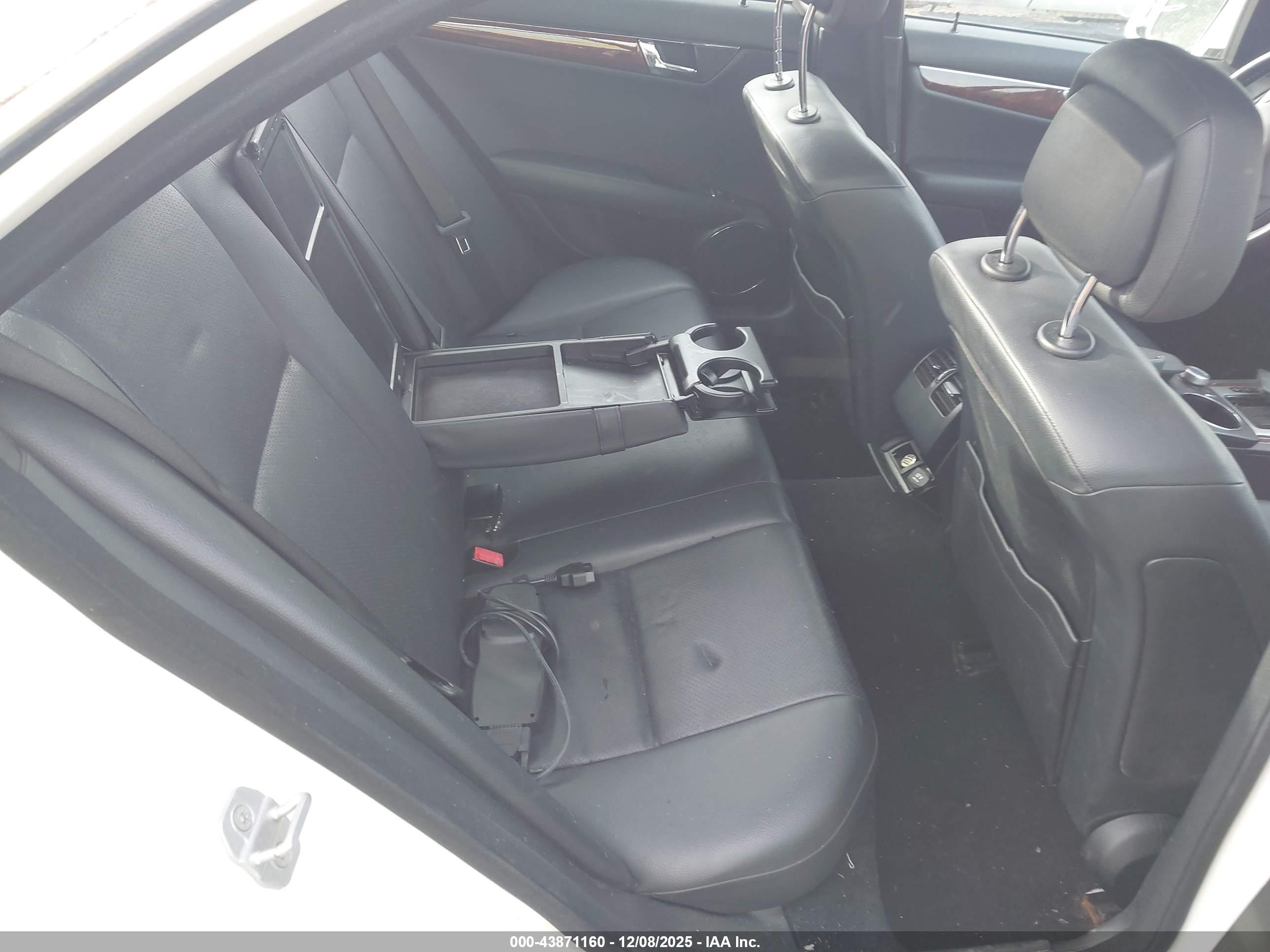 MERCEDES-BENZ C image 8