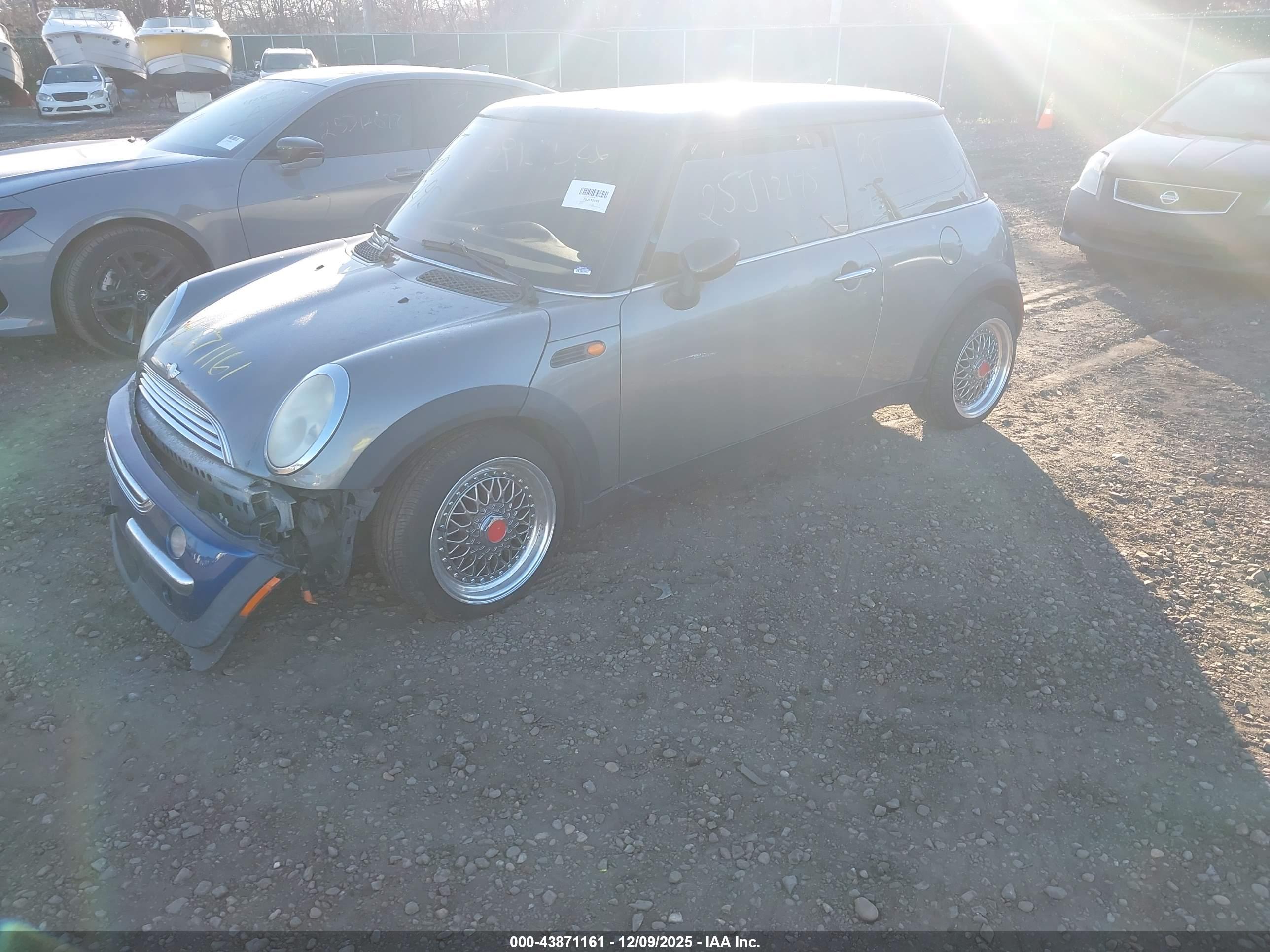 MINI COOPER image 2