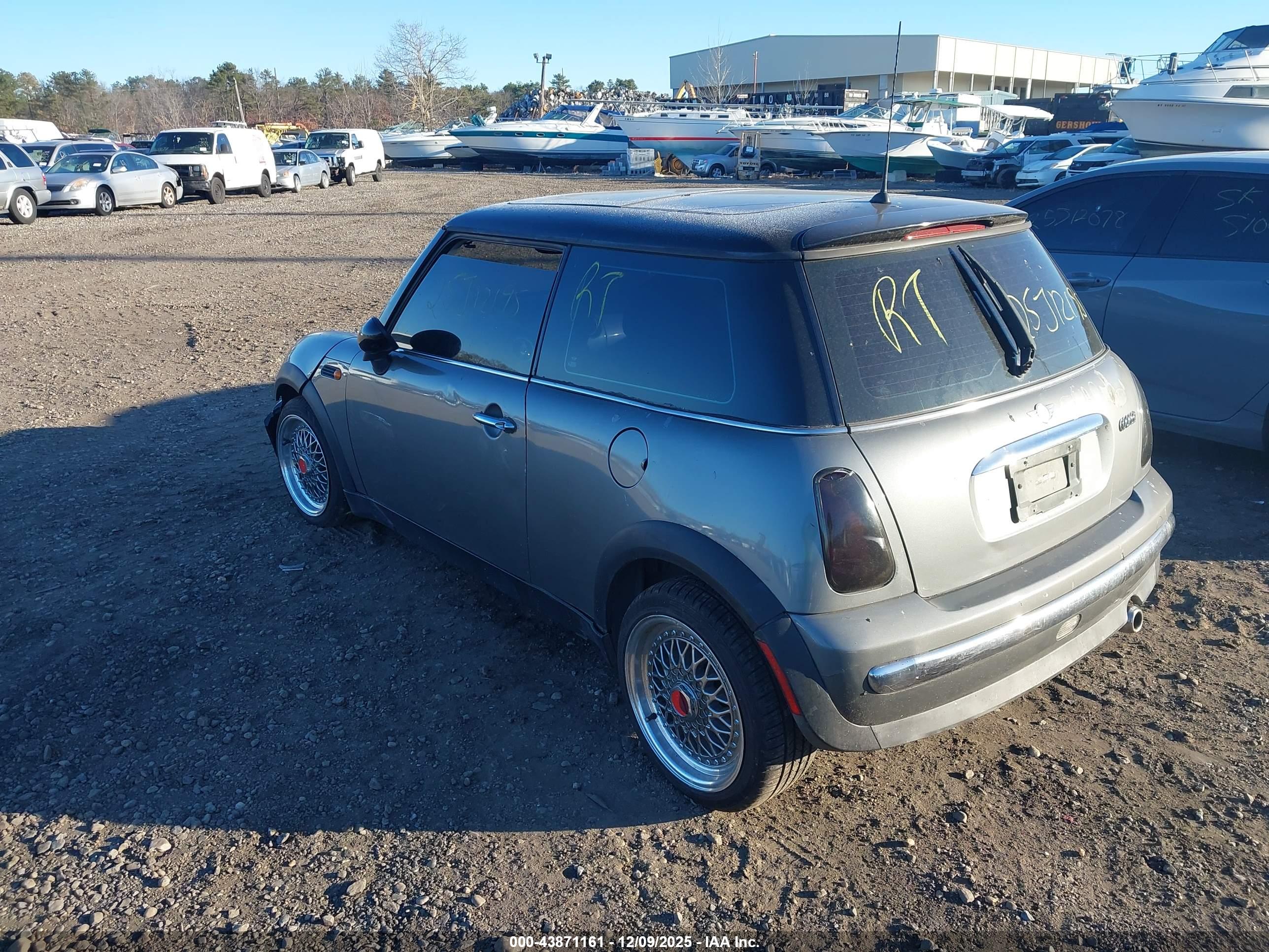 MINI COOPER image 3