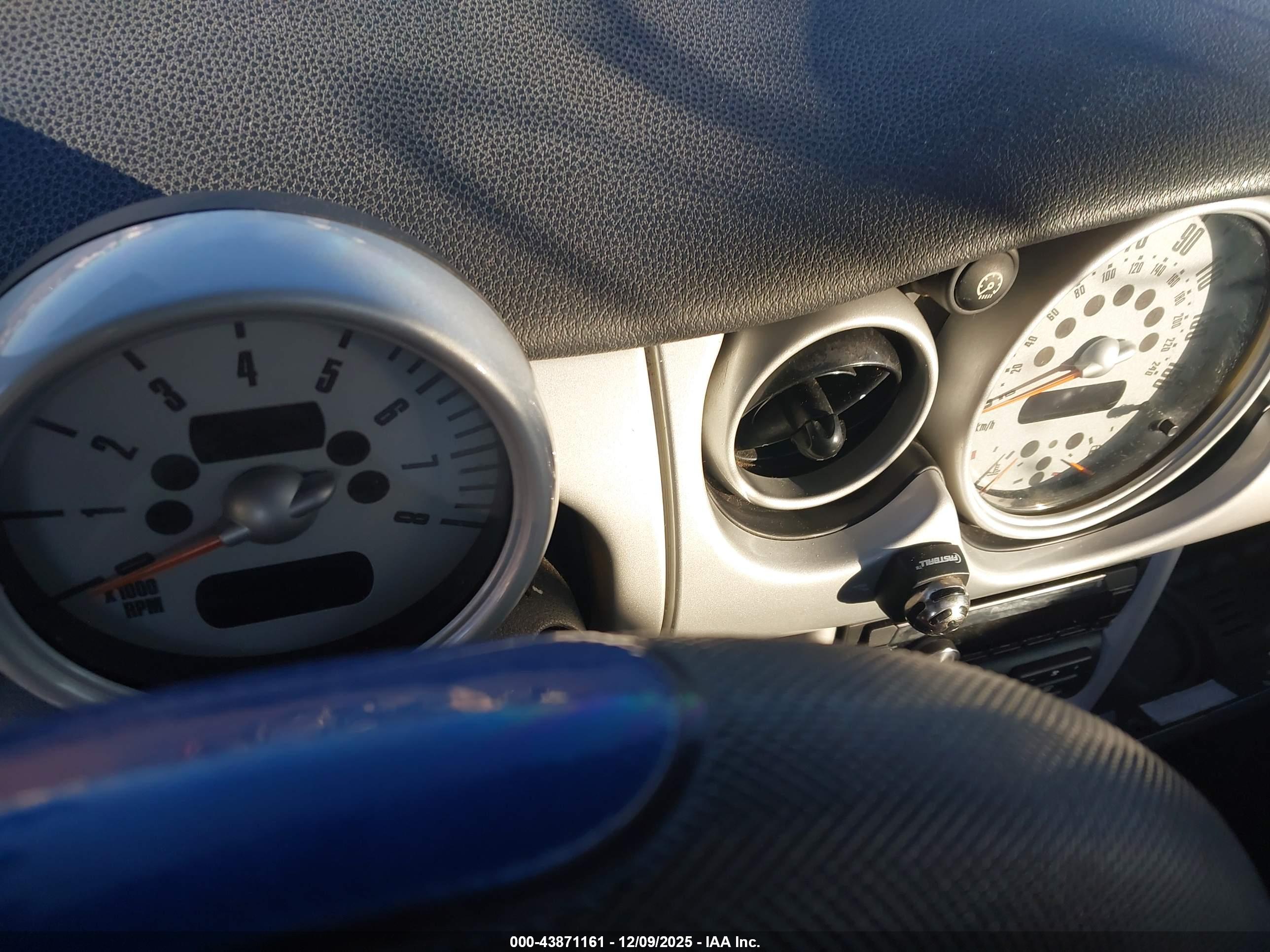 MINI COOPER image 7