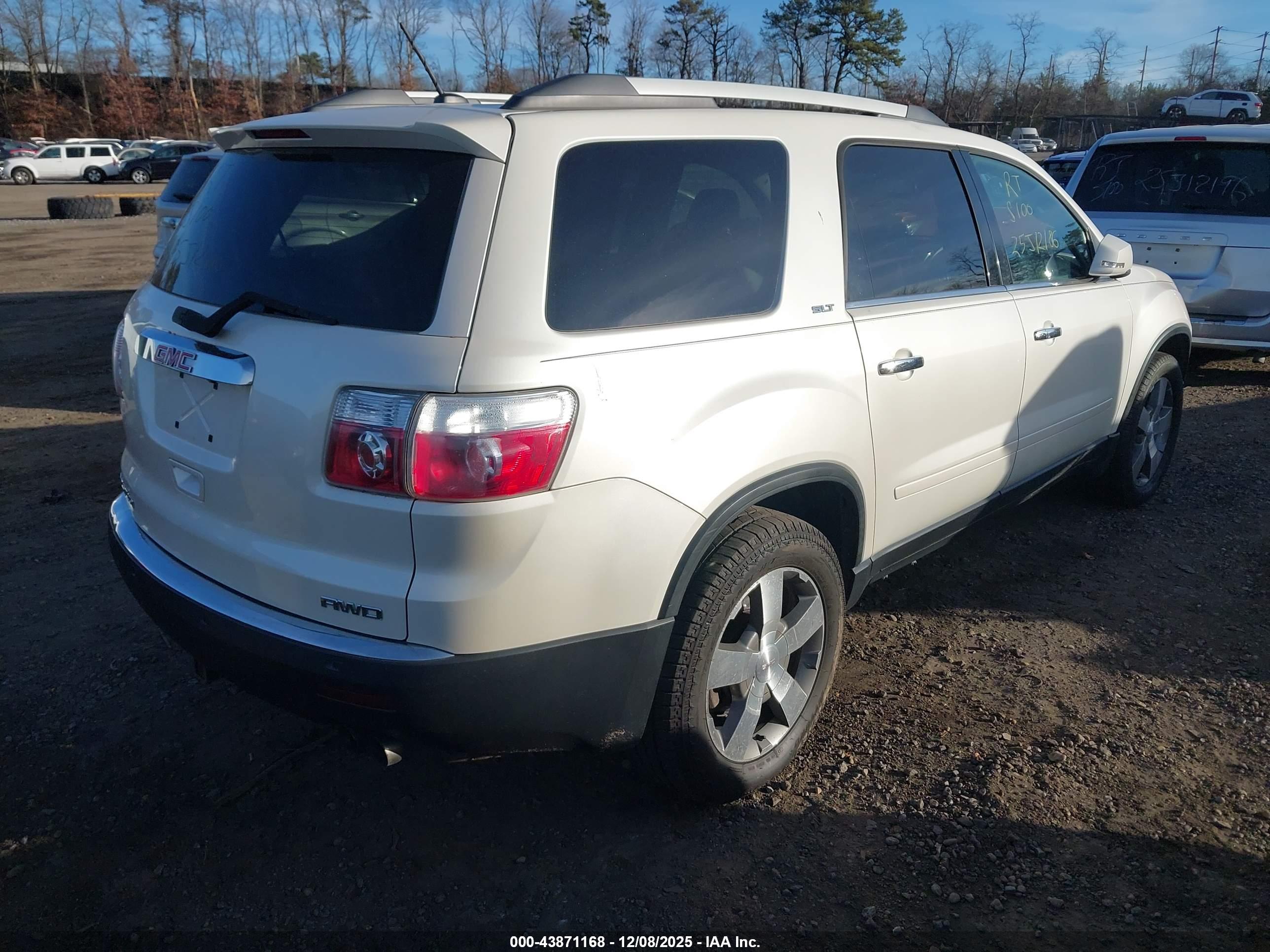 GMC ACADIA image 4