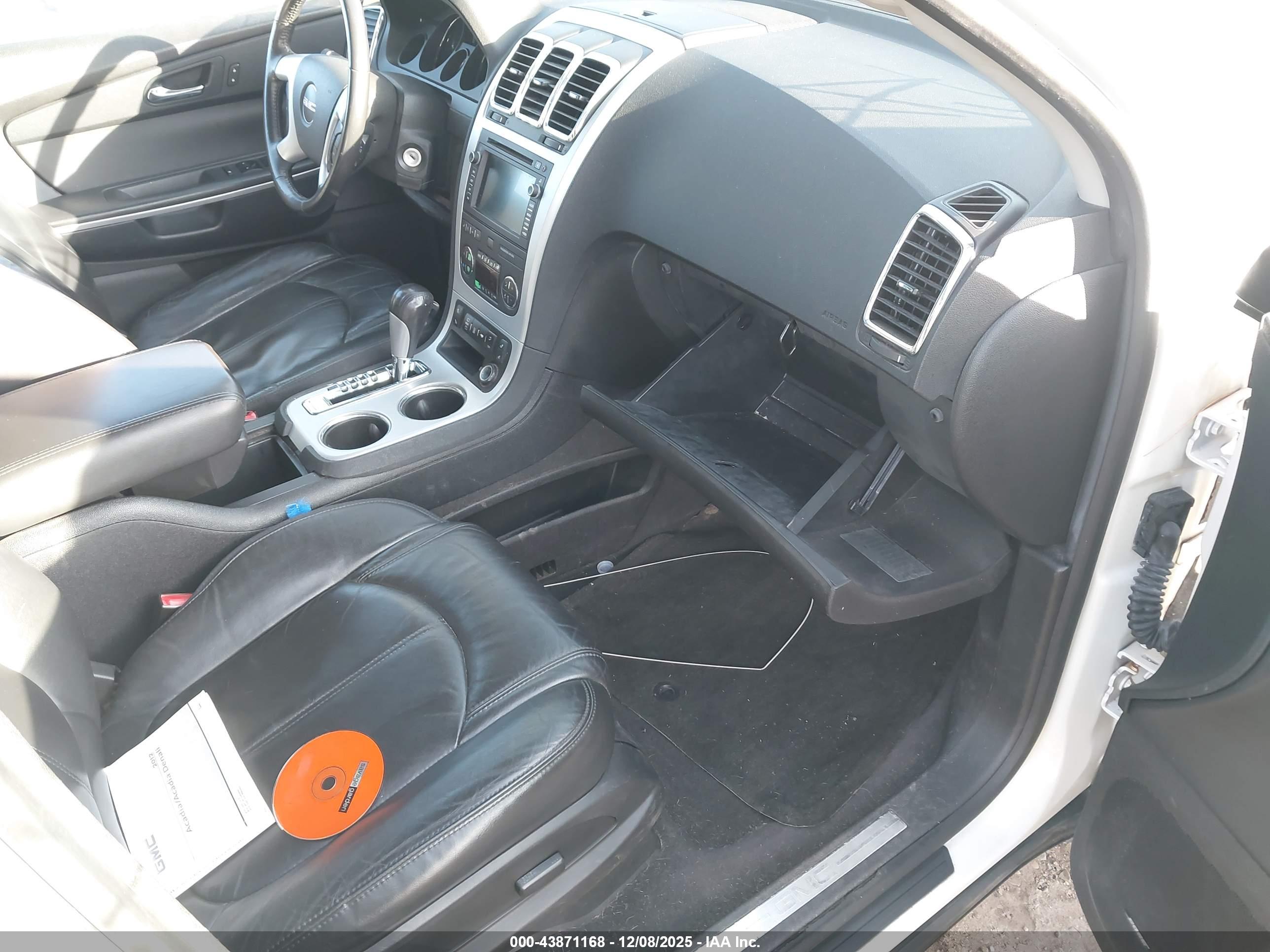GMC ACADIA image 5
