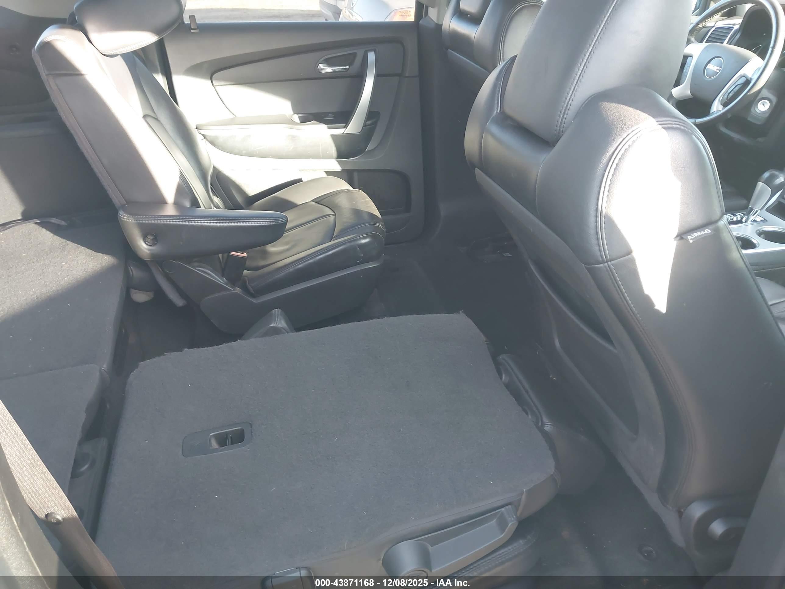 GMC ACADIA image 8