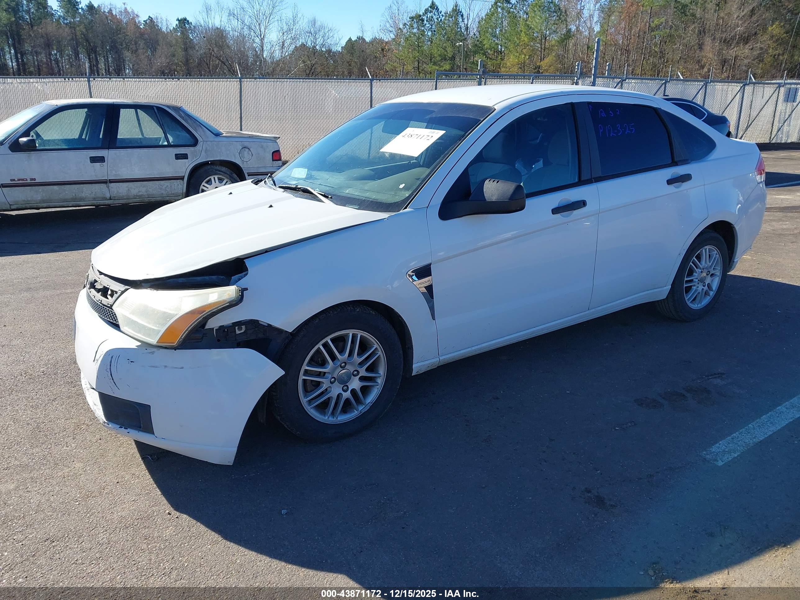 FORD FOCUS image 2
