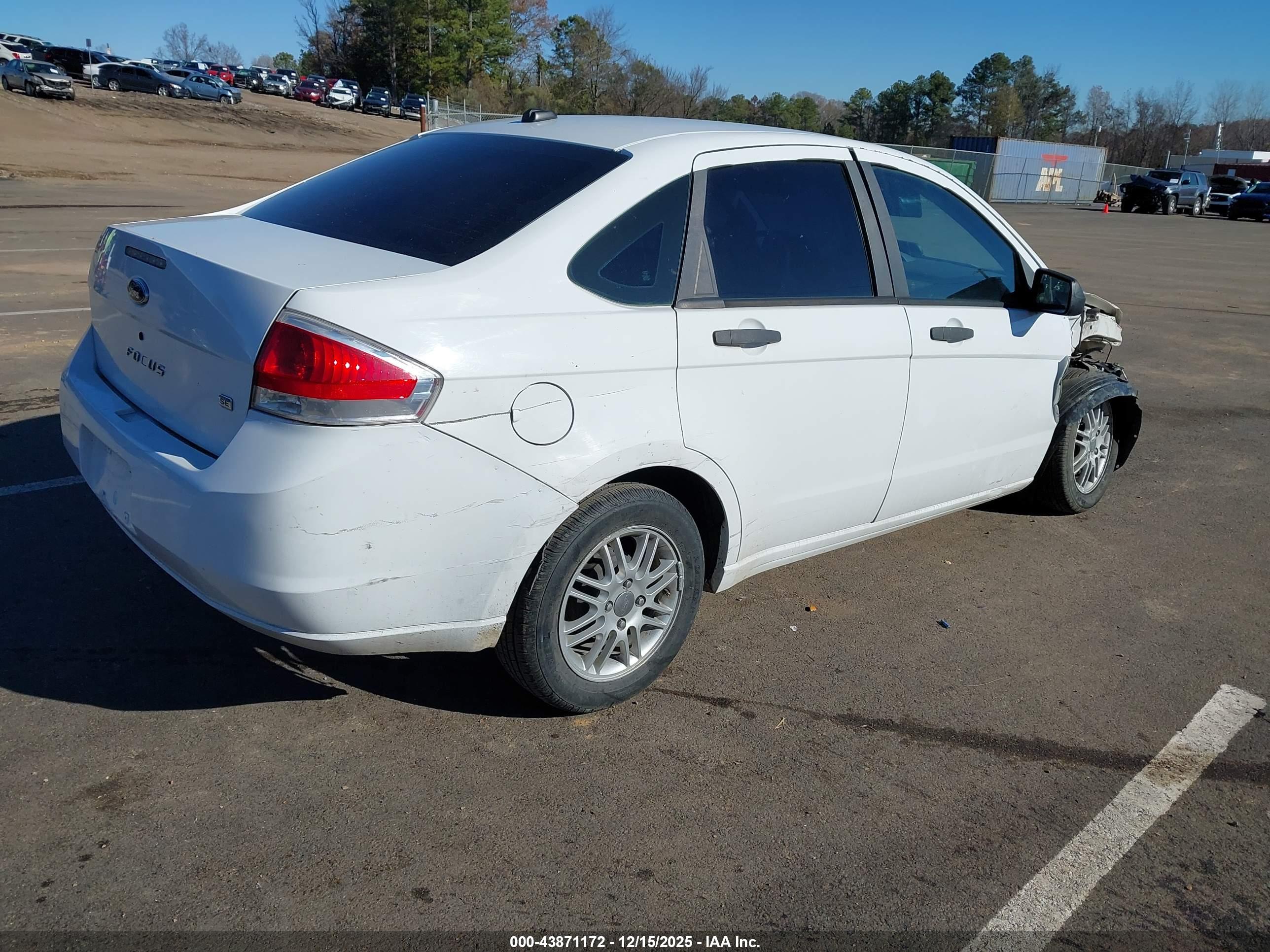 FORD FOCUS image 4