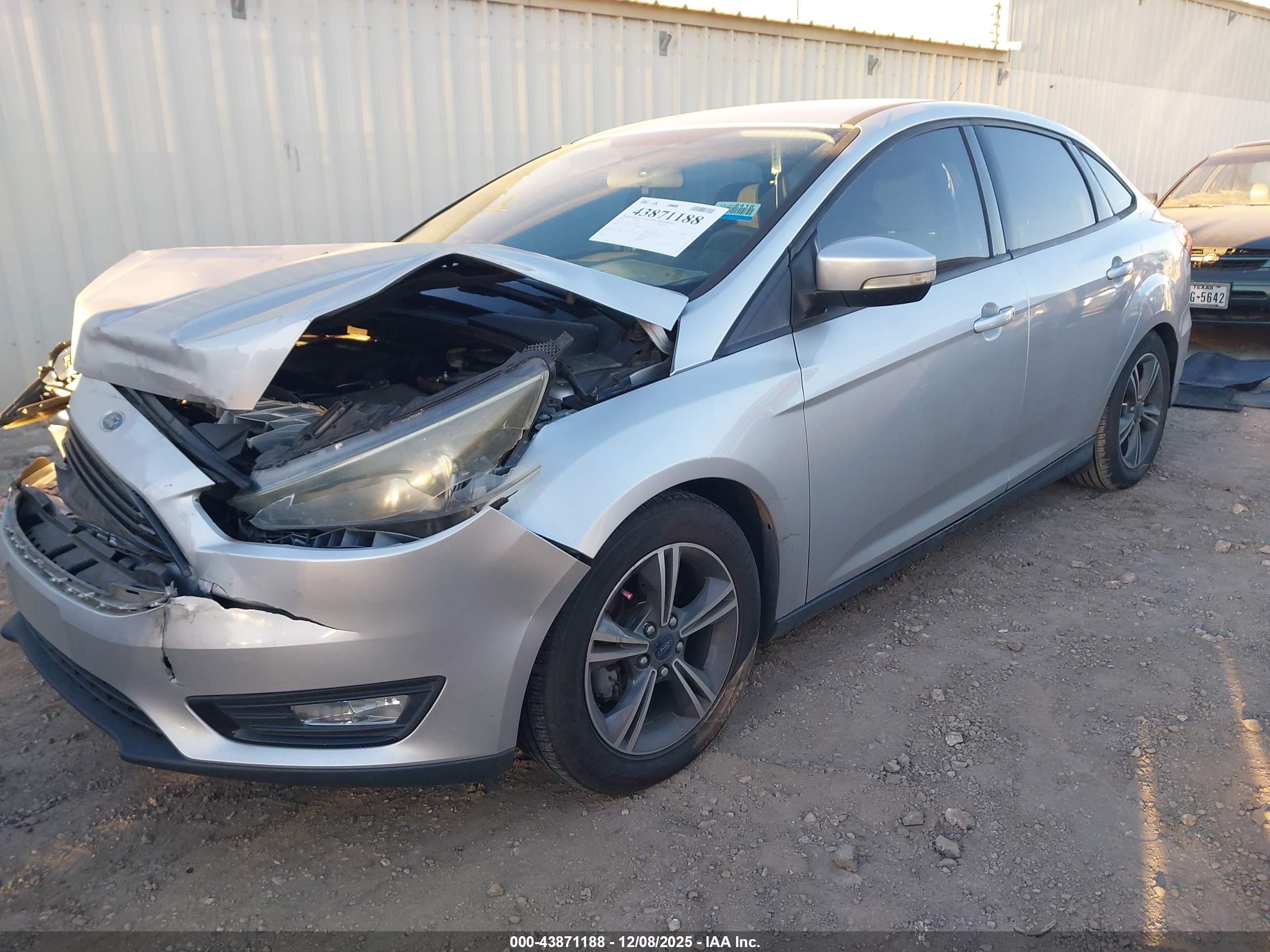 FORD FOCUS image 2