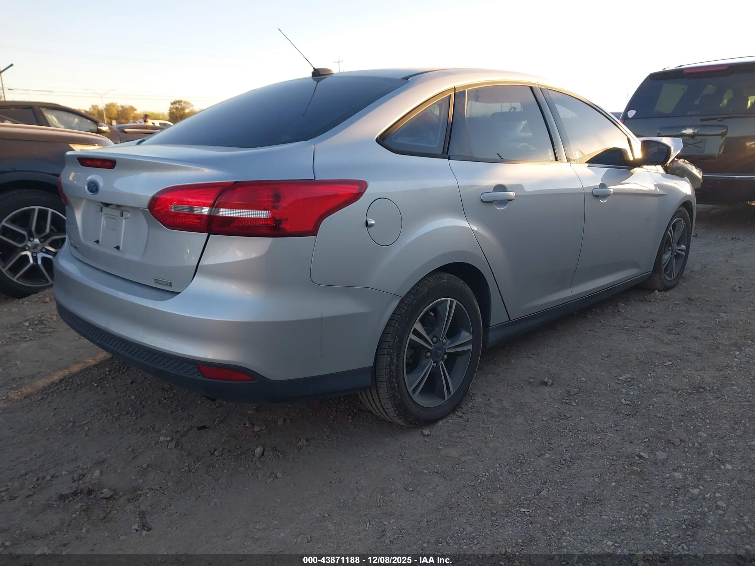 FORD FOCUS image 4