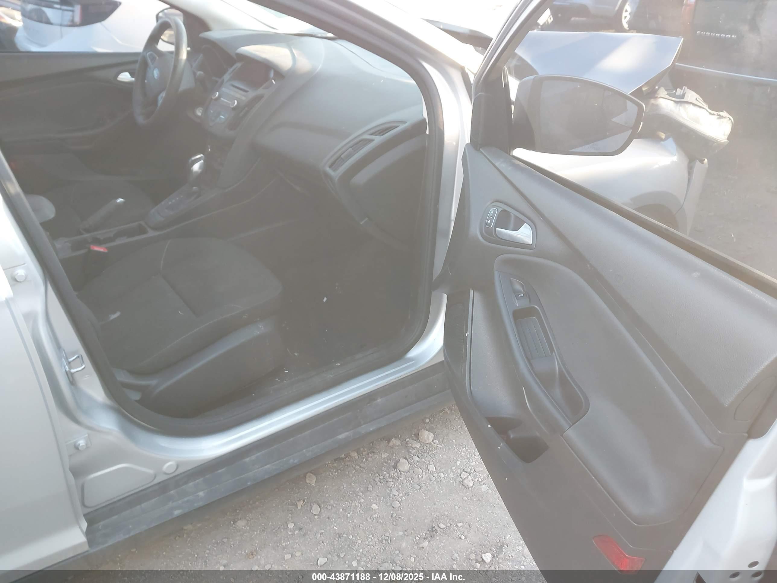 FORD FOCUS image 5