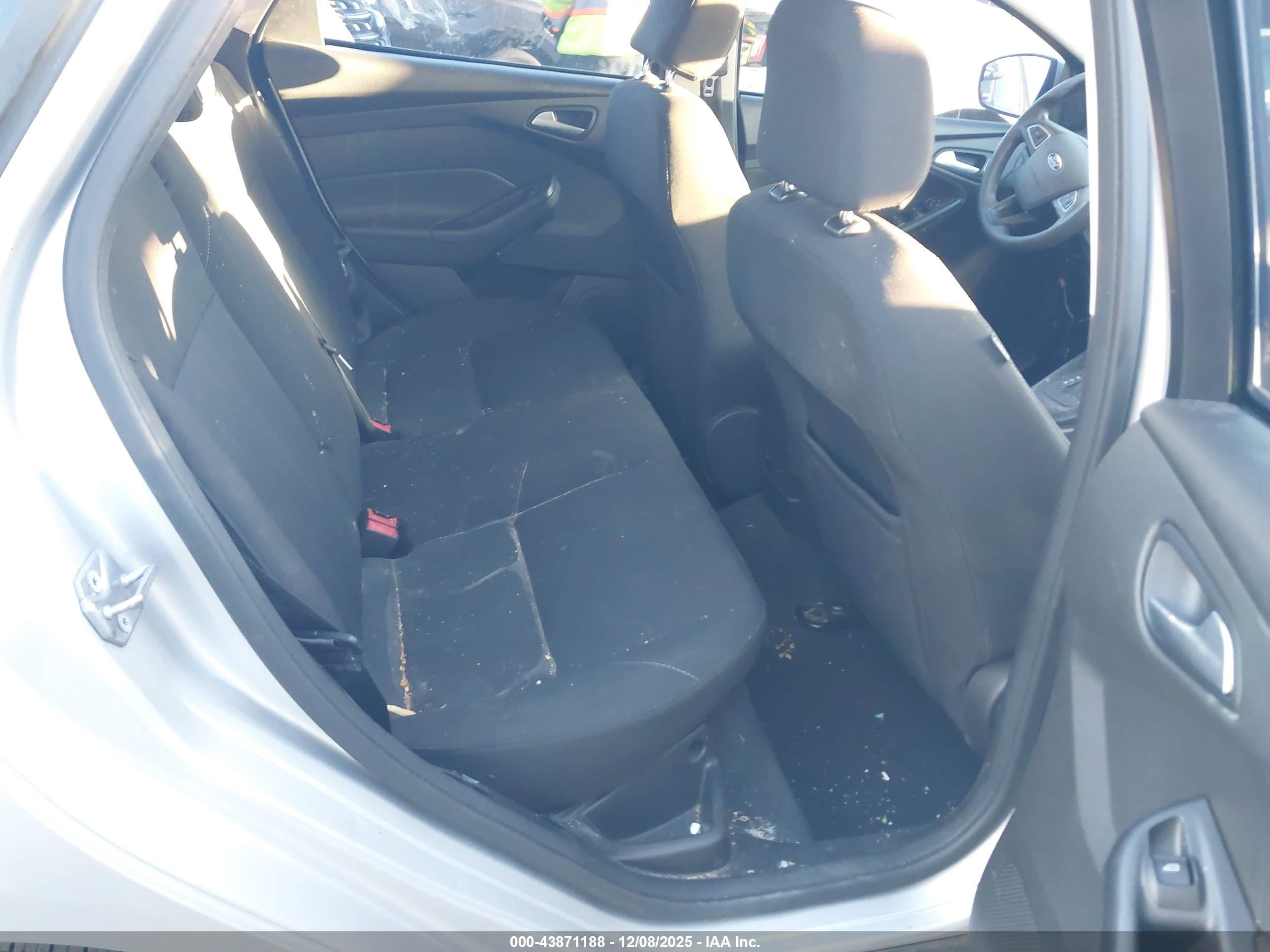 FORD FOCUS image 8