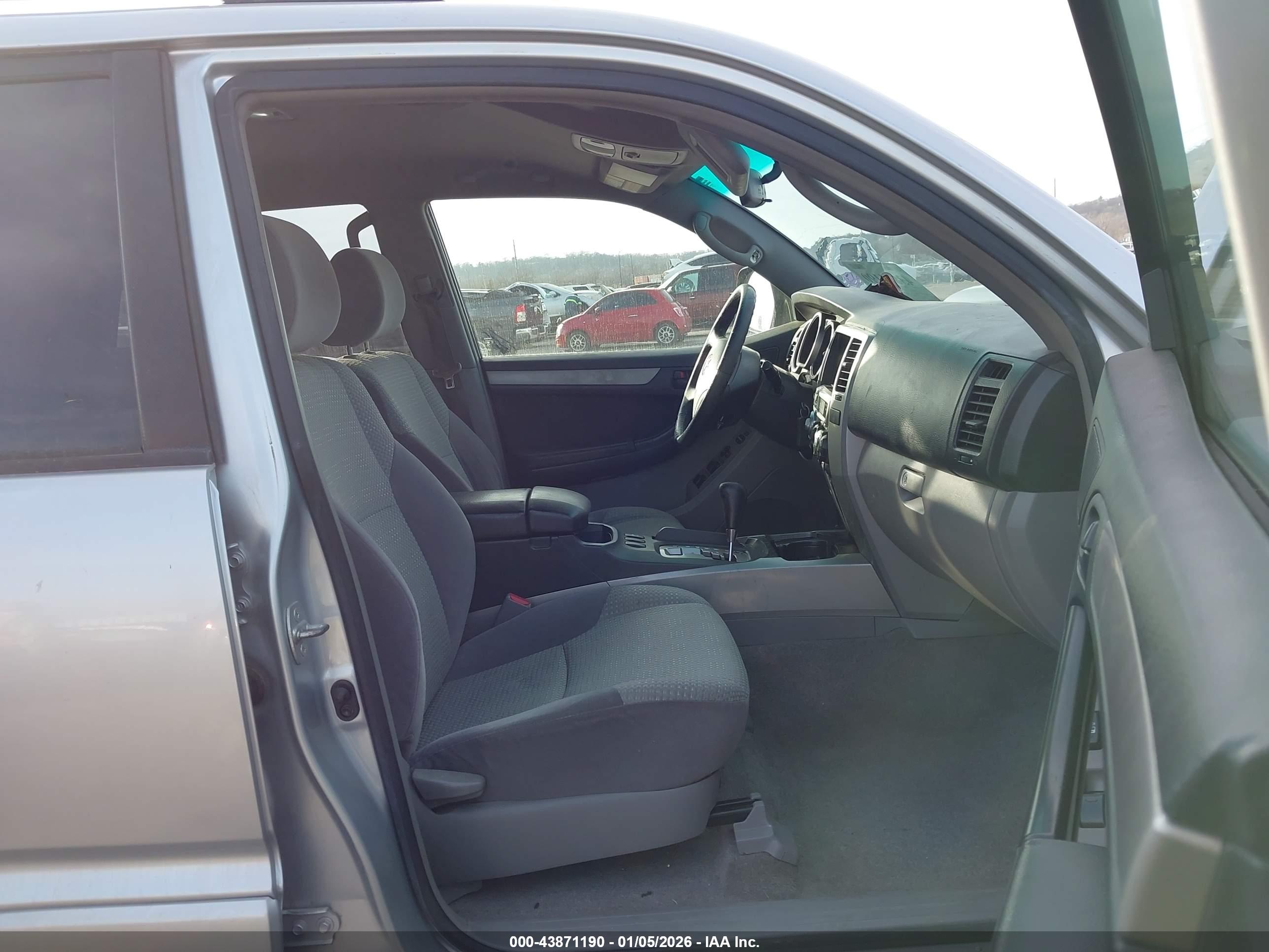 TOYOTA 4RUNNER image 5
