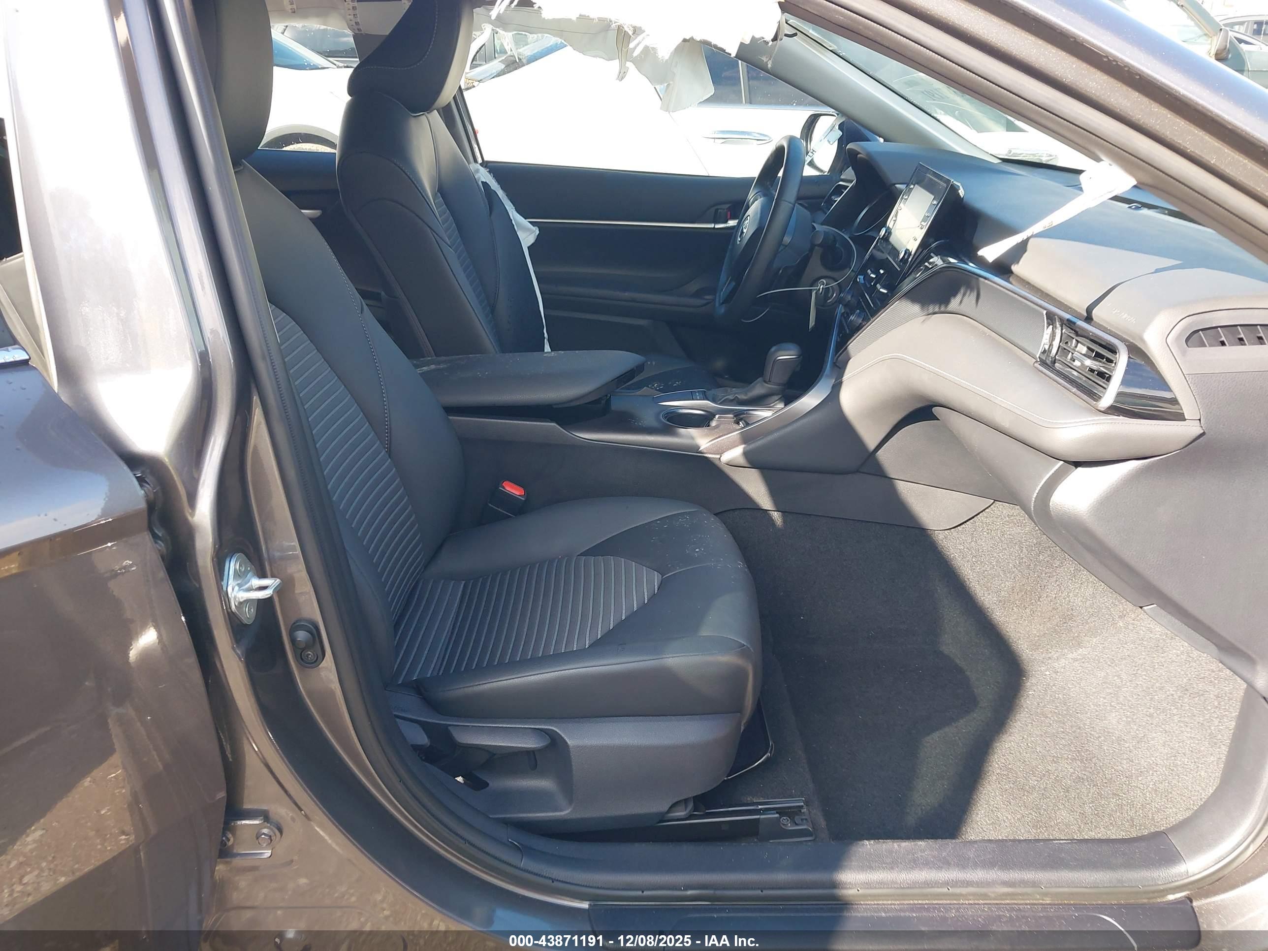 TOYOTA CAMRY image 5
