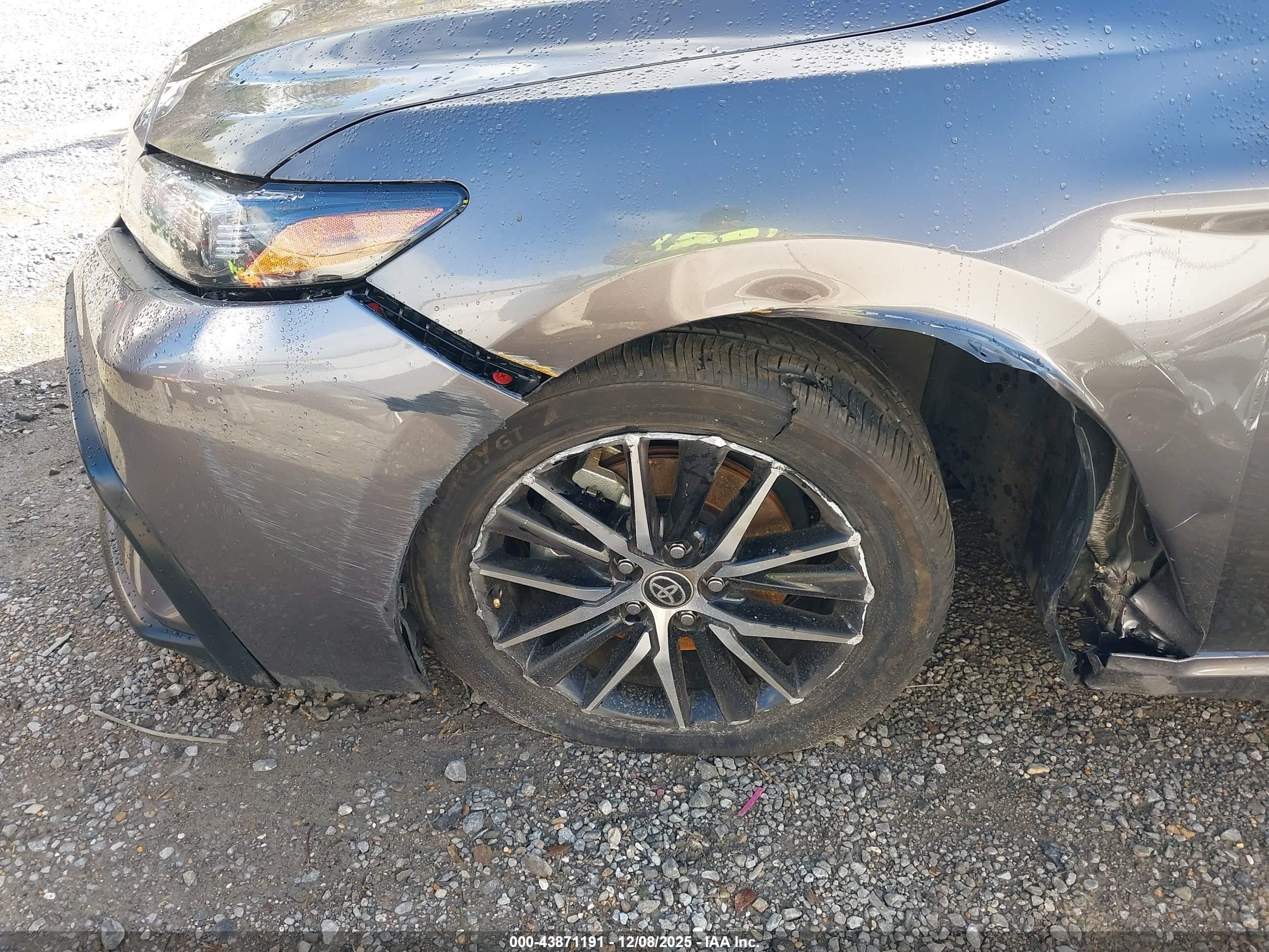 TOYOTA CAMRY image 6