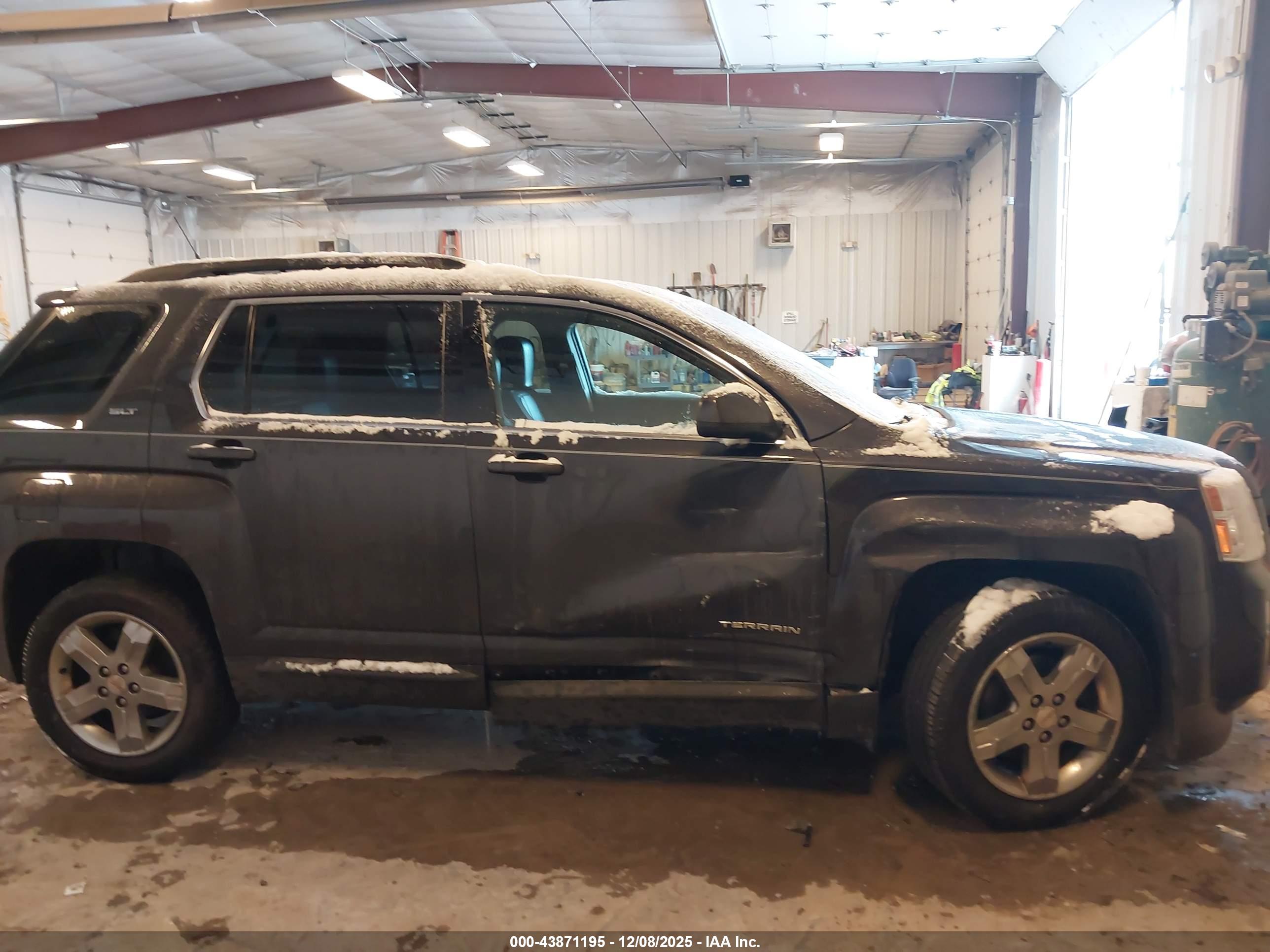 GMC TERRAIN image 6