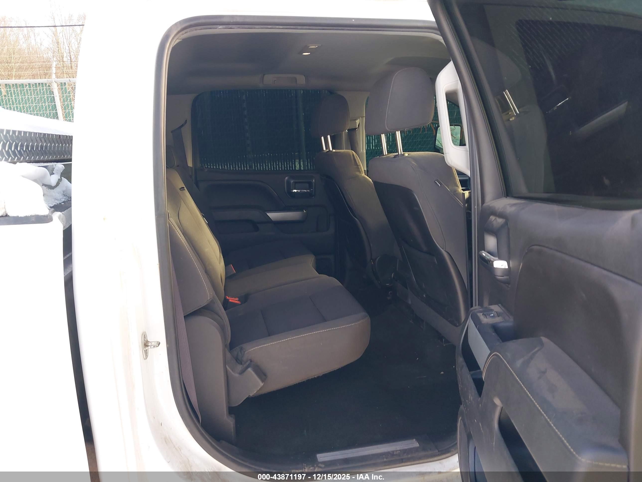 CHEVROLET SILVERADO image 8