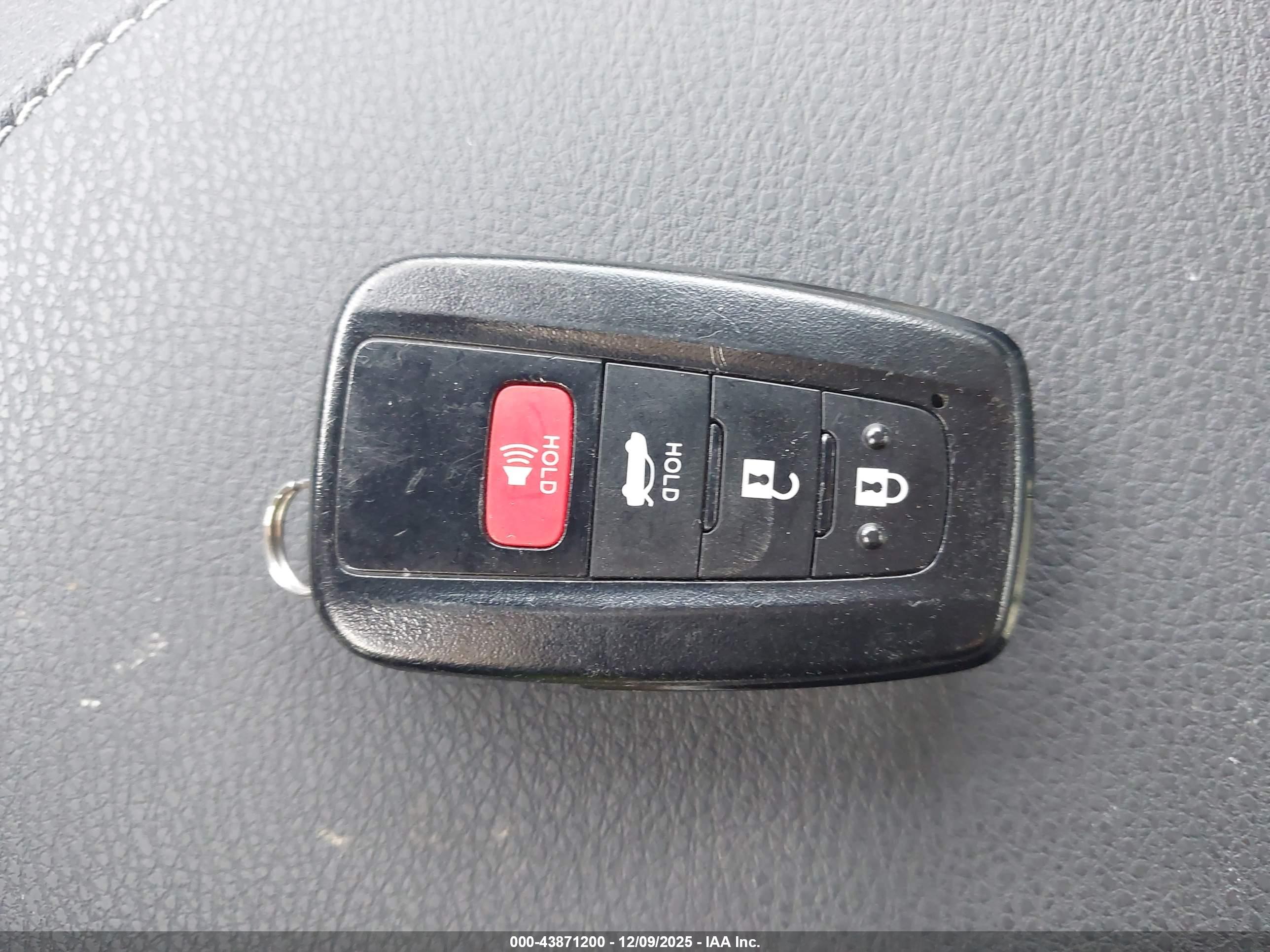 TOYOTA CAMRY image 11