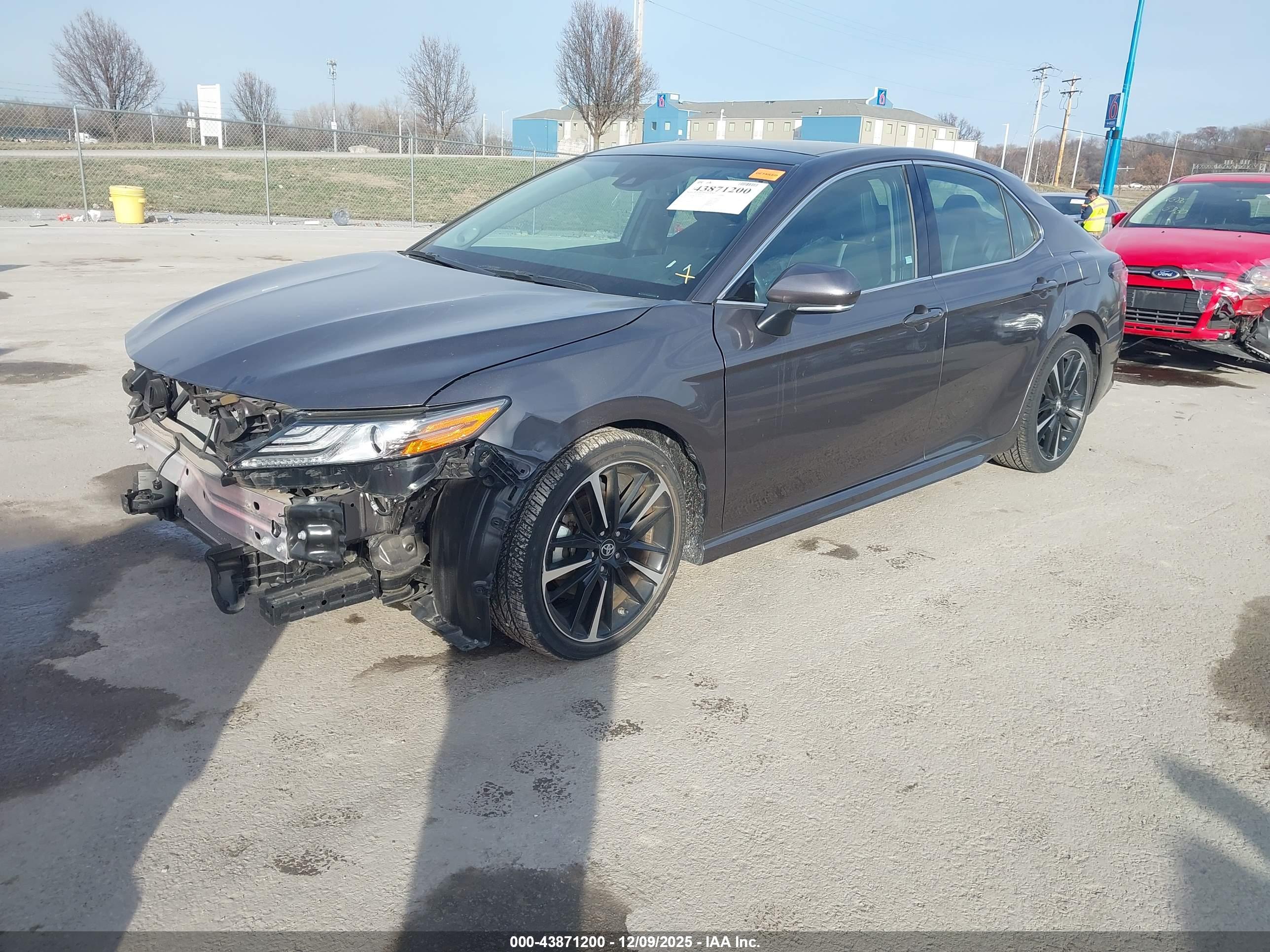 TOYOTA CAMRY image 2
