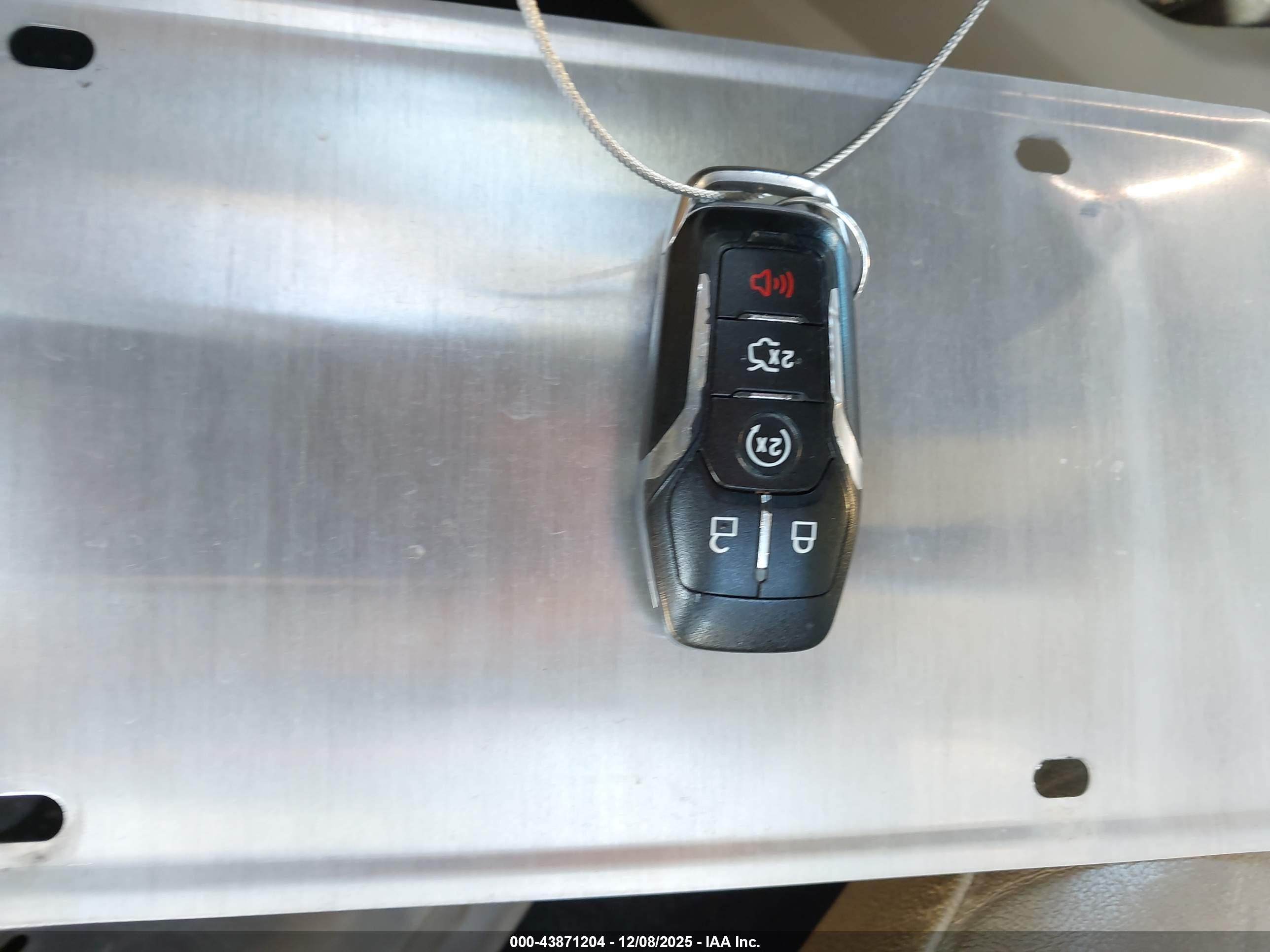 FORD FUSION image 11