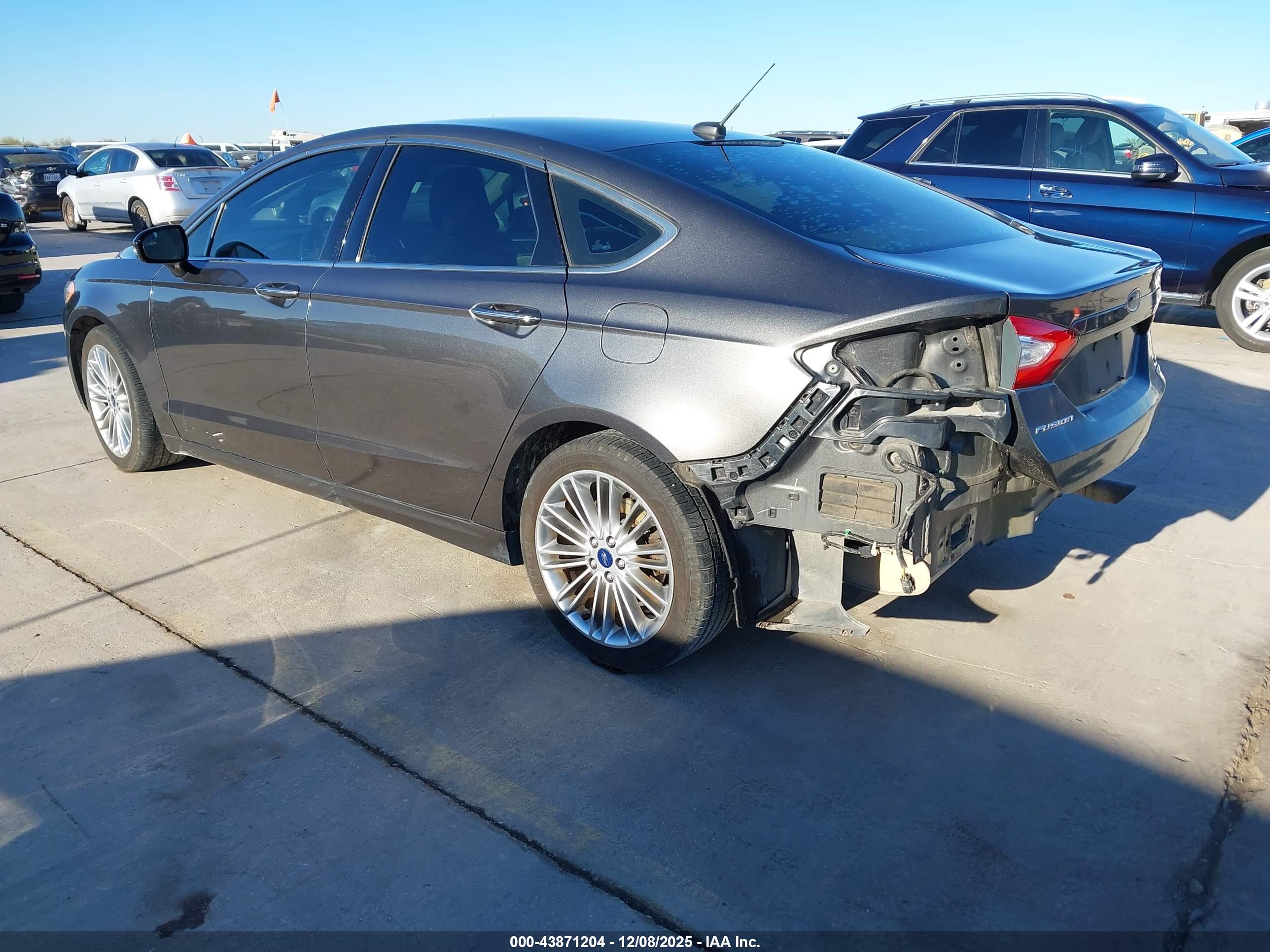 FORD FUSION image 3