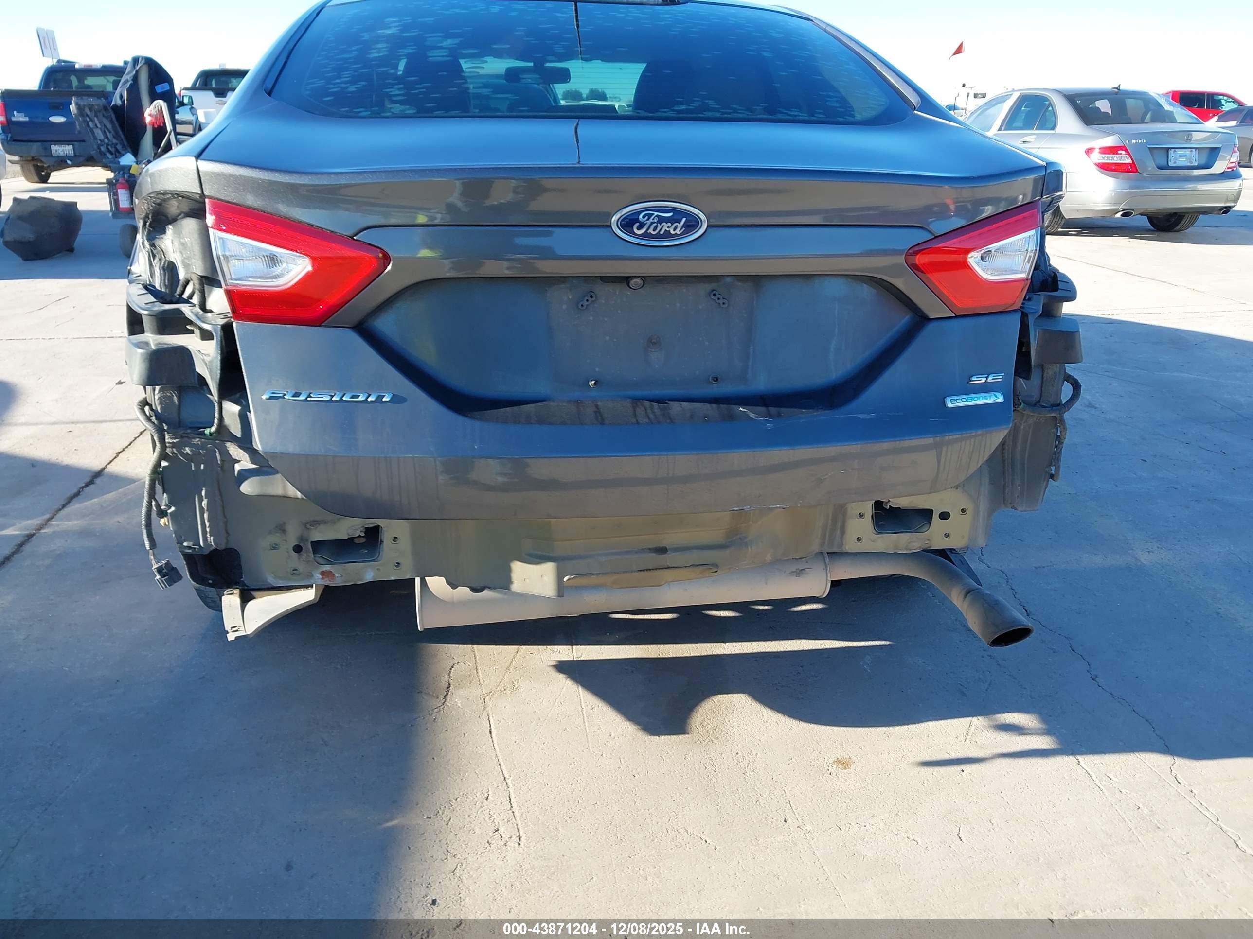 FORD FUSION image 6