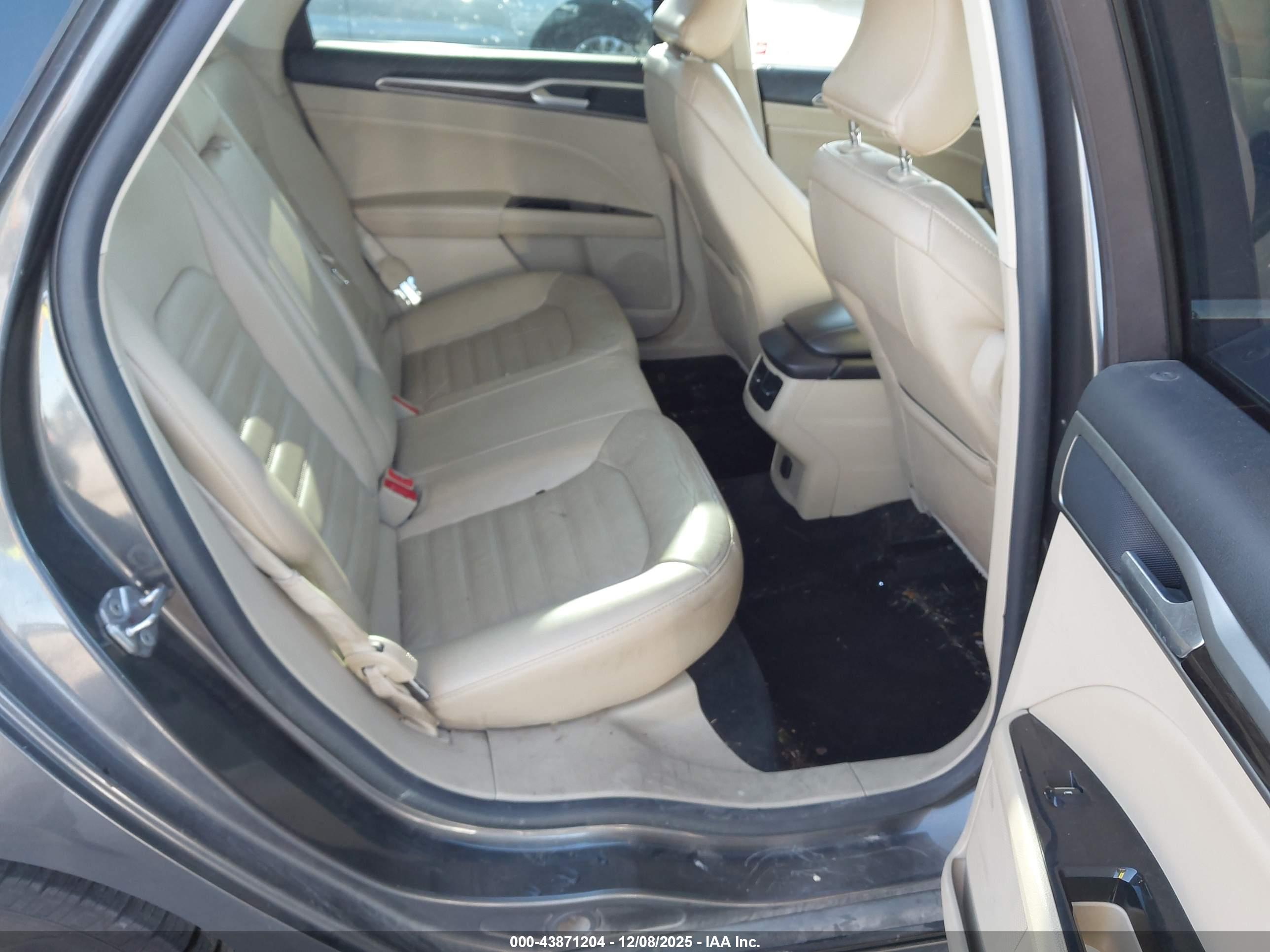 FORD FUSION image 8