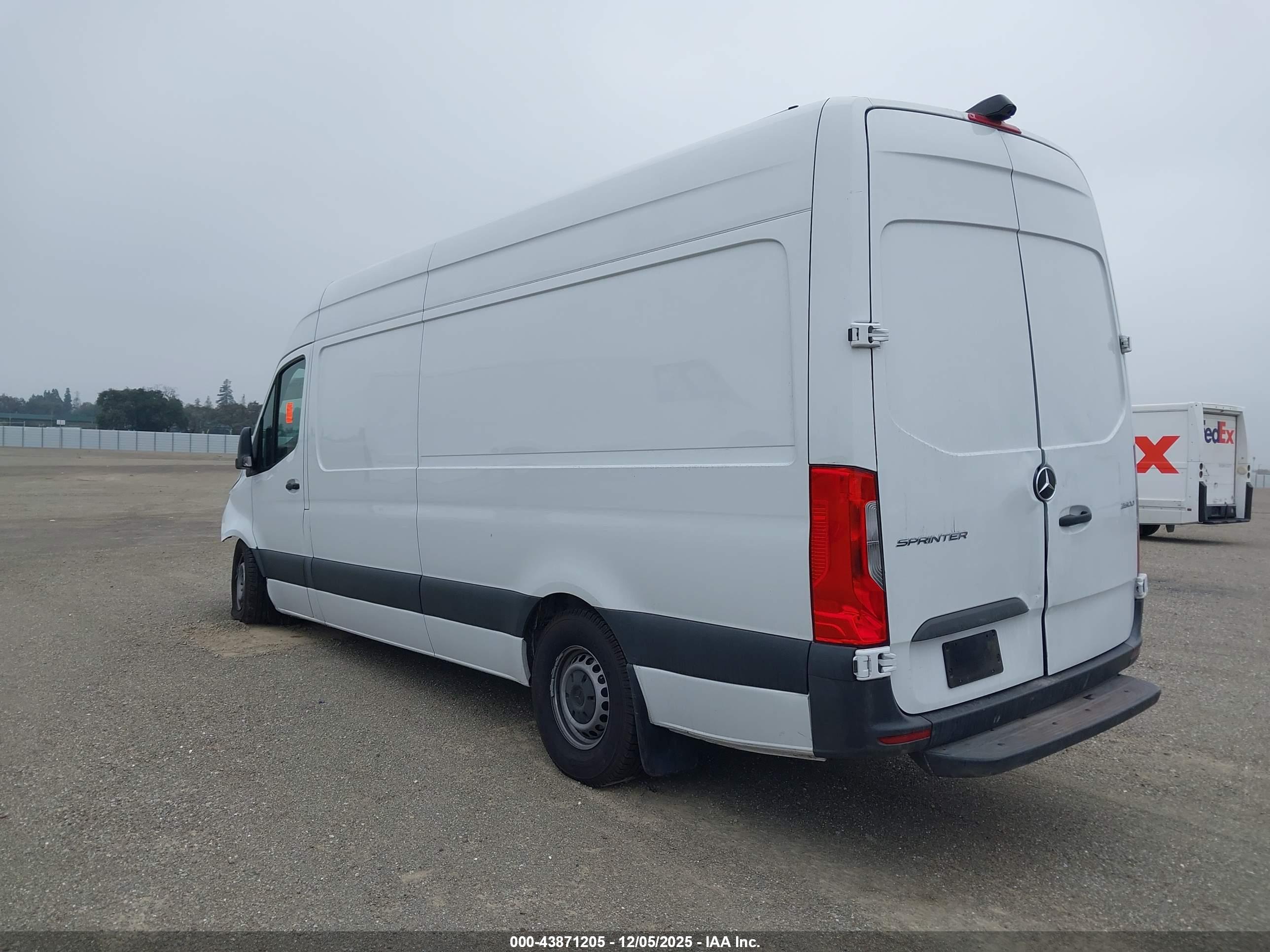 MERCEDES-BENZ SPRINTER image 3