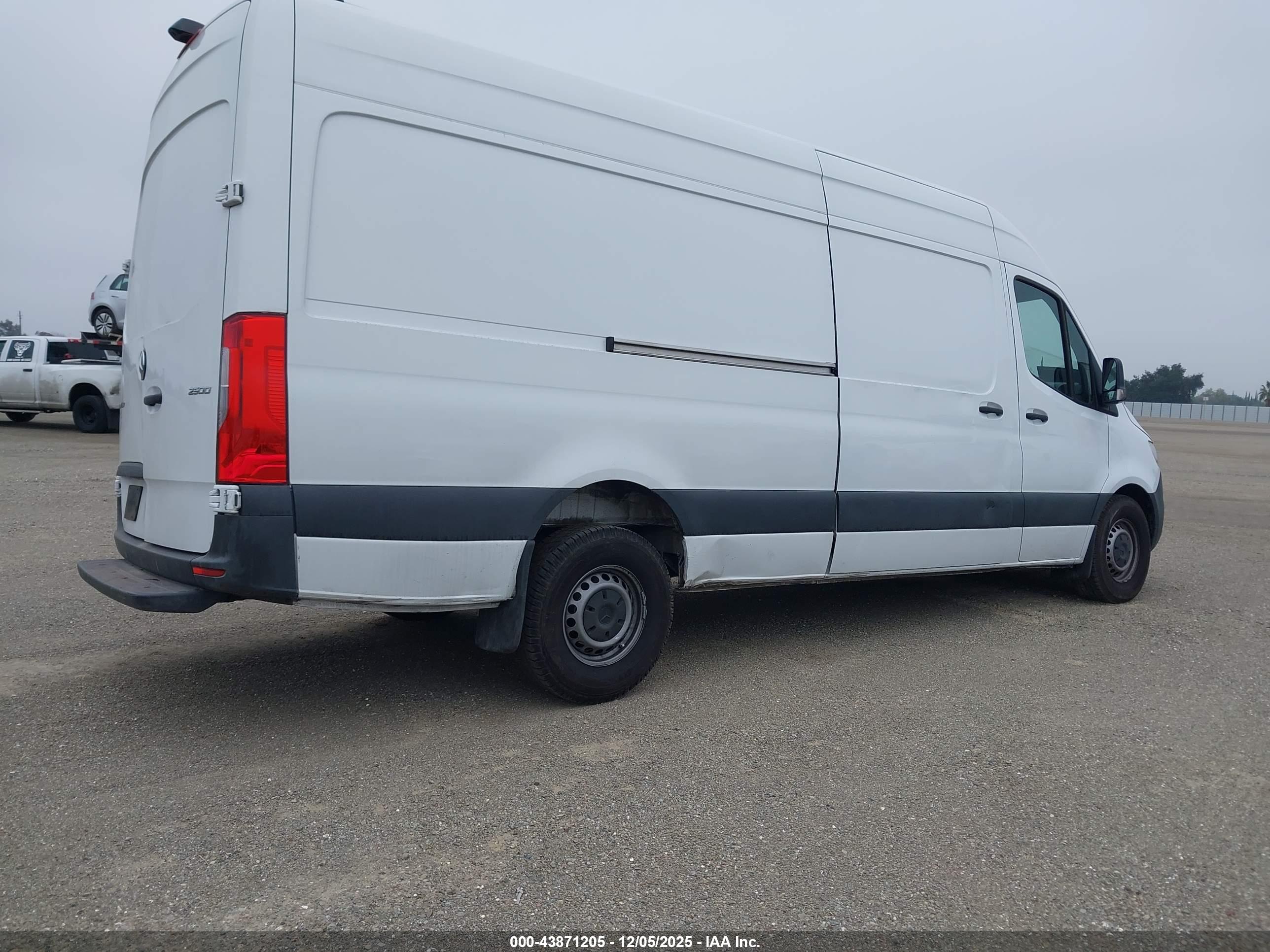 MERCEDES-BENZ SPRINTER image 4