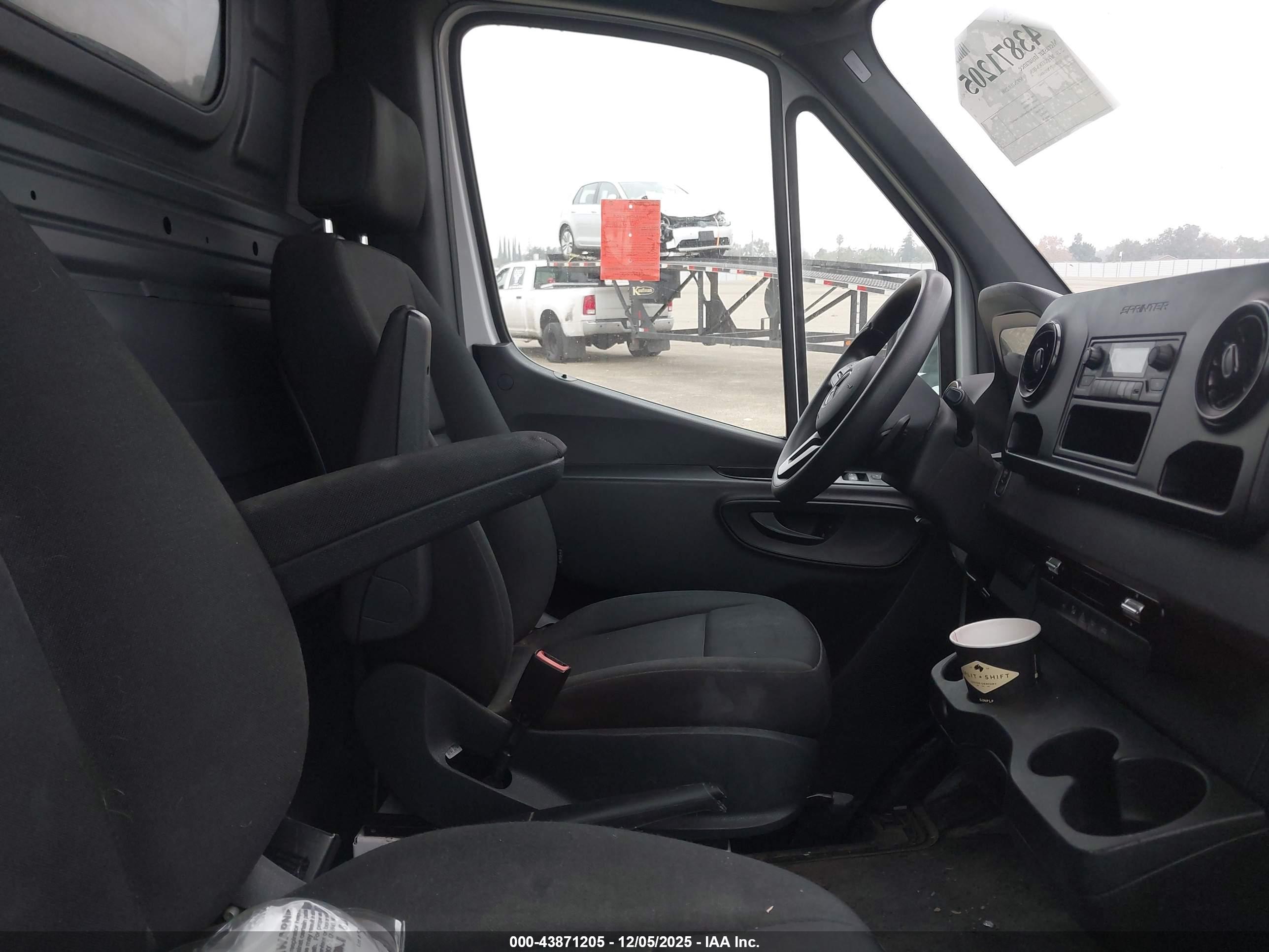 MERCEDES-BENZ SPRINTER image 5