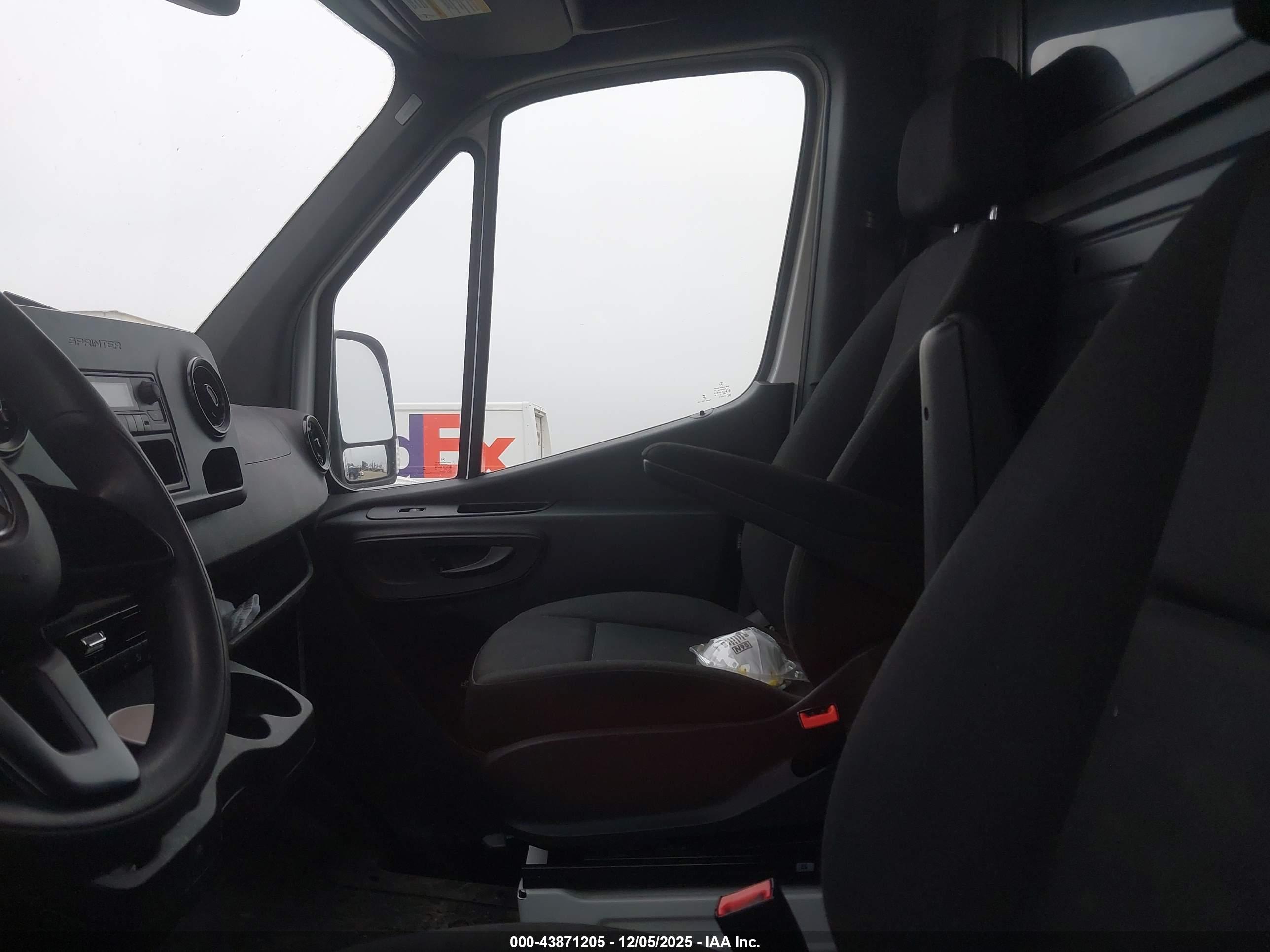 MERCEDES-BENZ SPRINTER image 8
