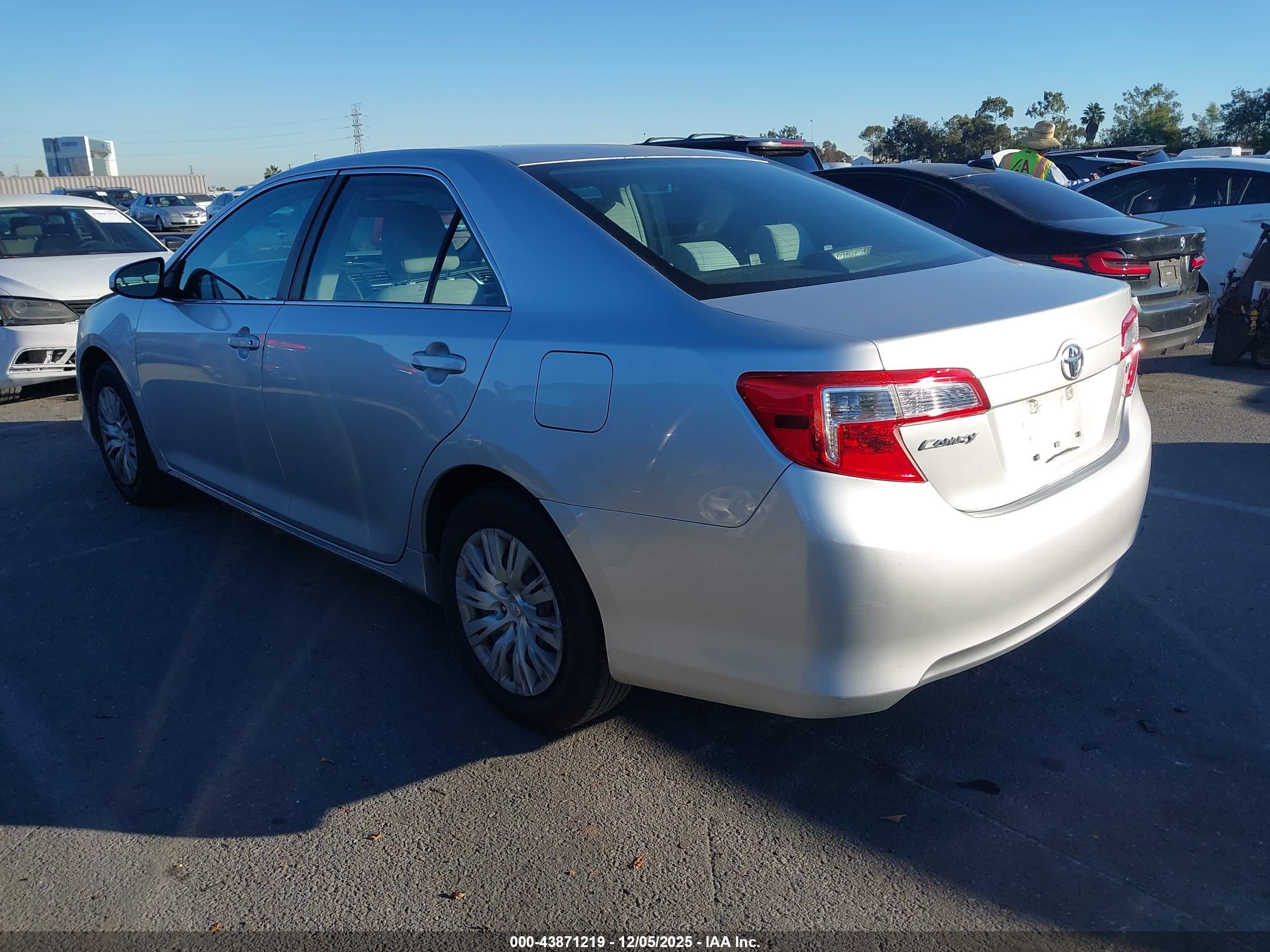 TOYOTA CAMRY image 3