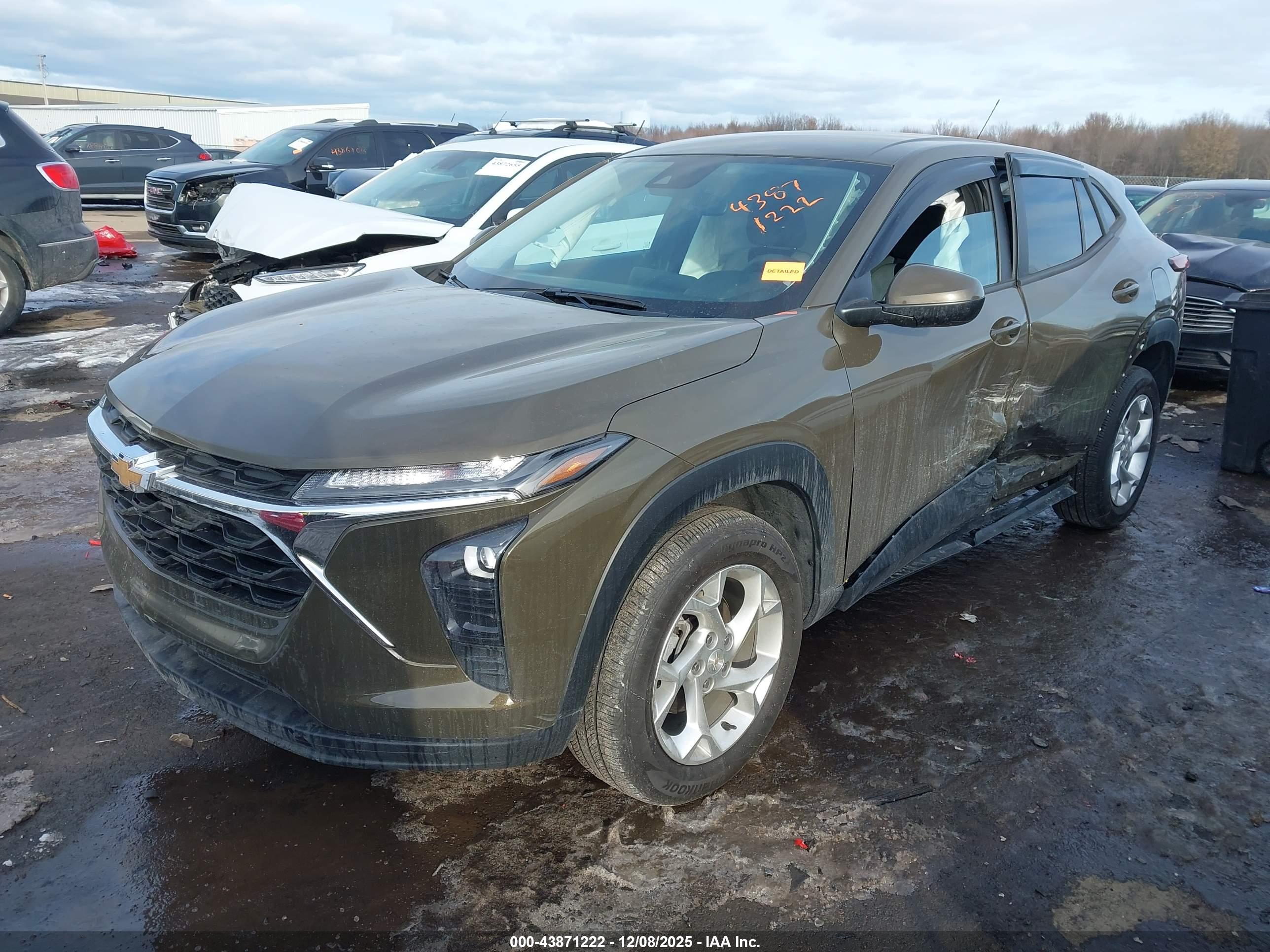 CHEVROLET TRAX image 2
