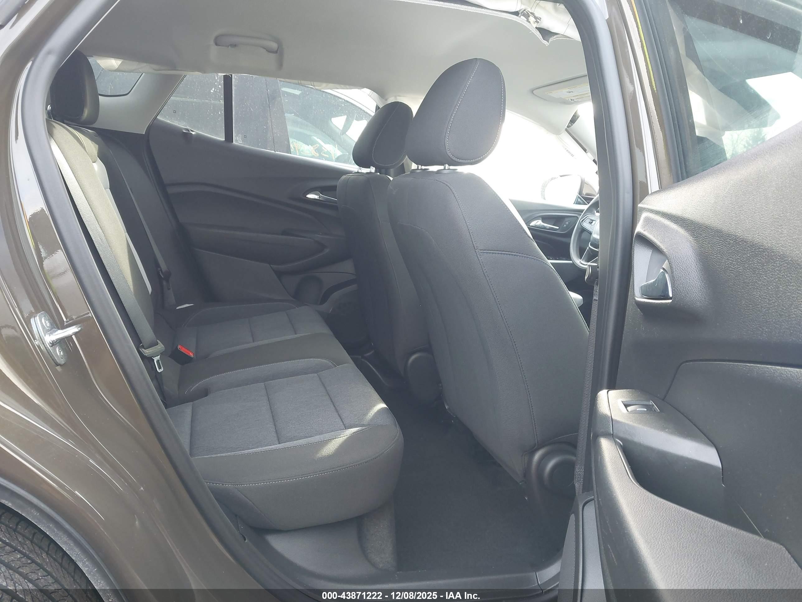 CHEVROLET TRAX image 8