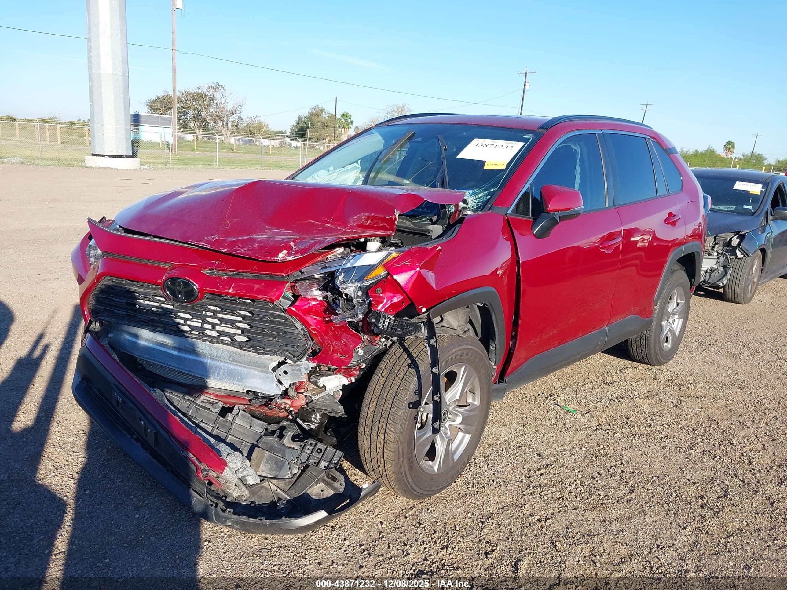TOYOTA RAV4 image 2