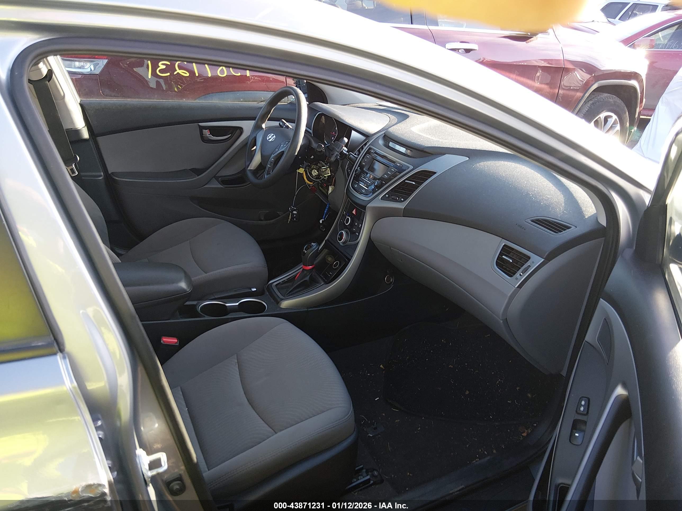 HYUNDAI ELANTRA image 5