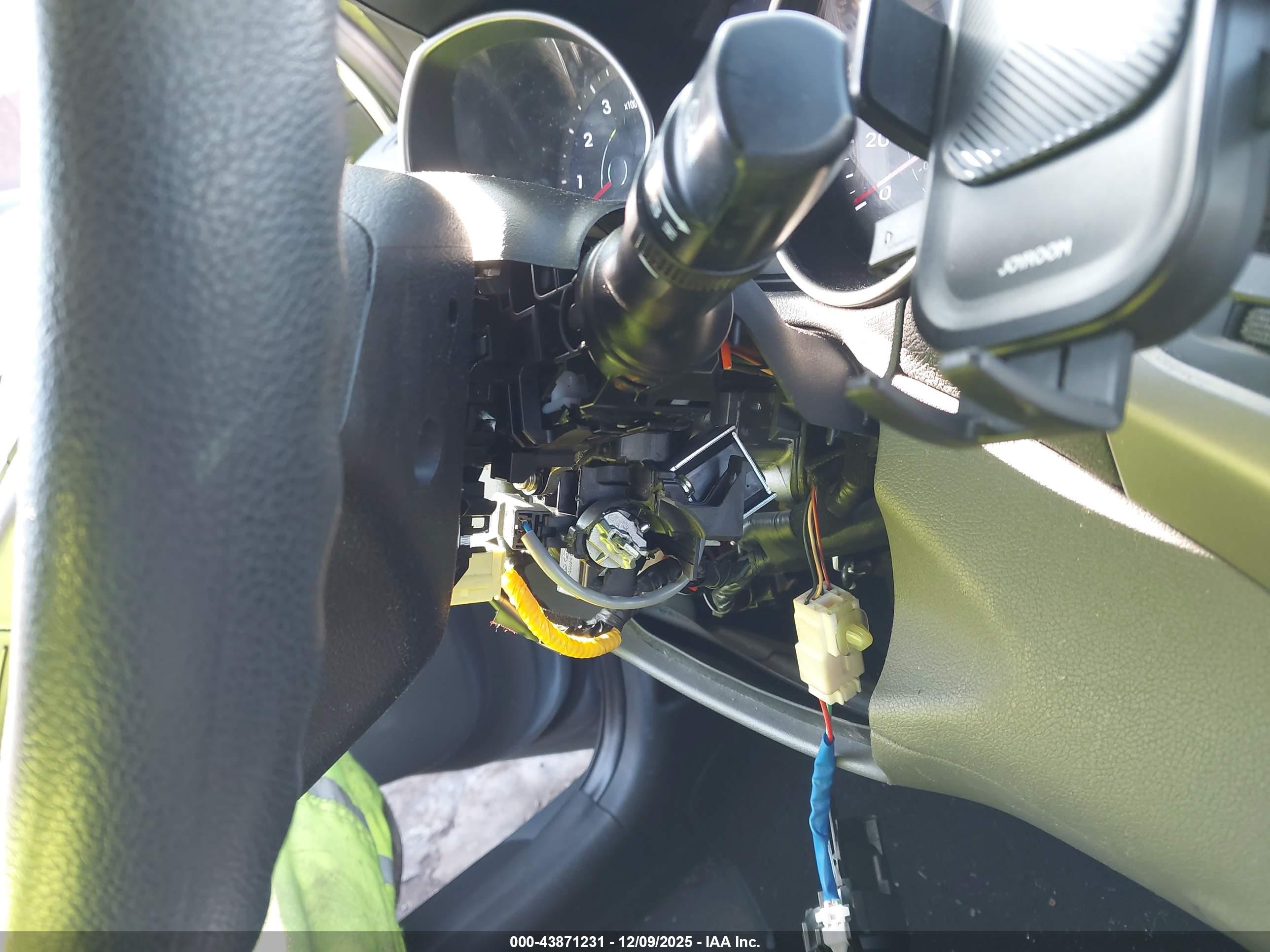 HYUNDAI ELANTRA image 6