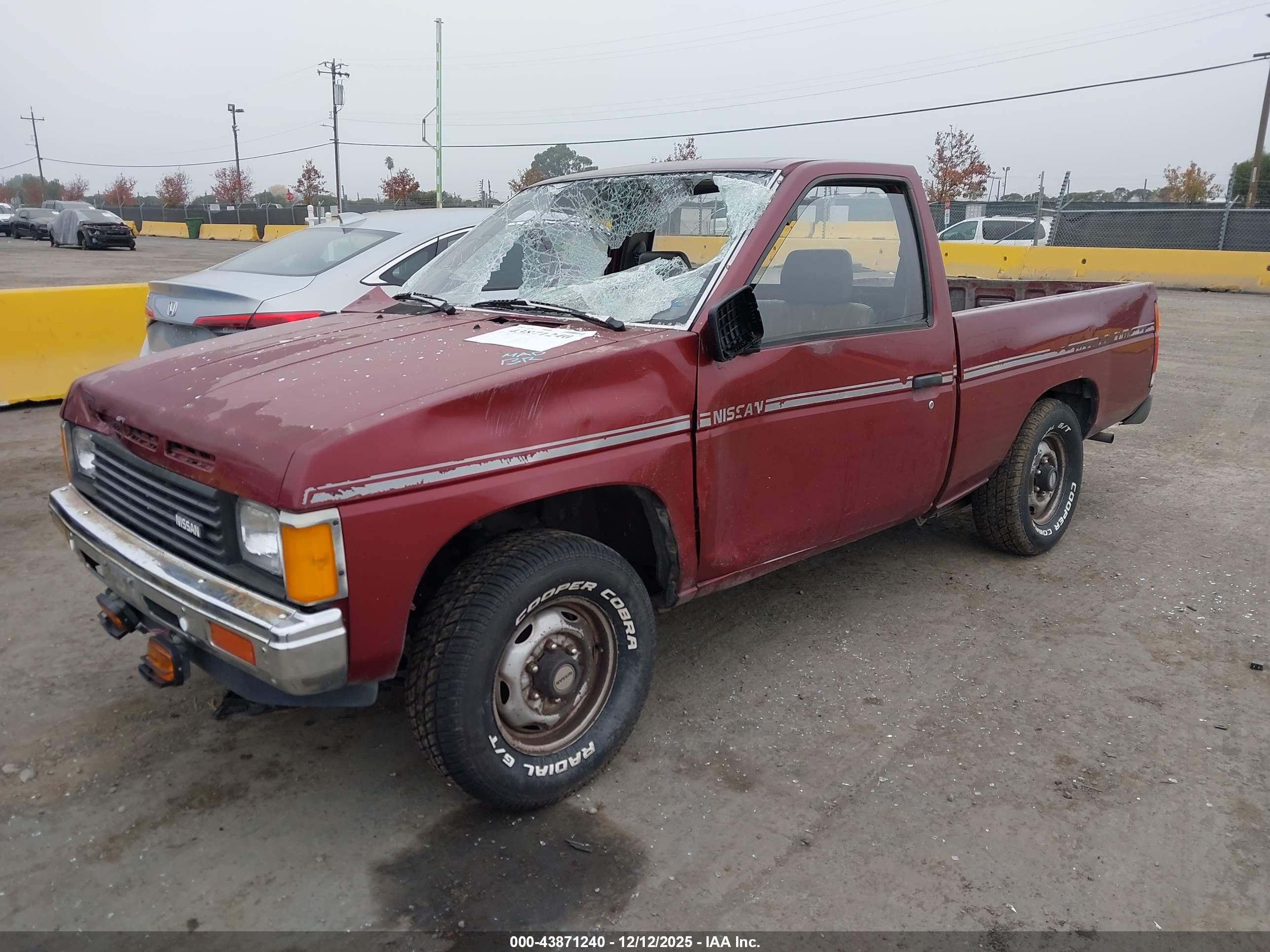 NISSAN D21 image 2