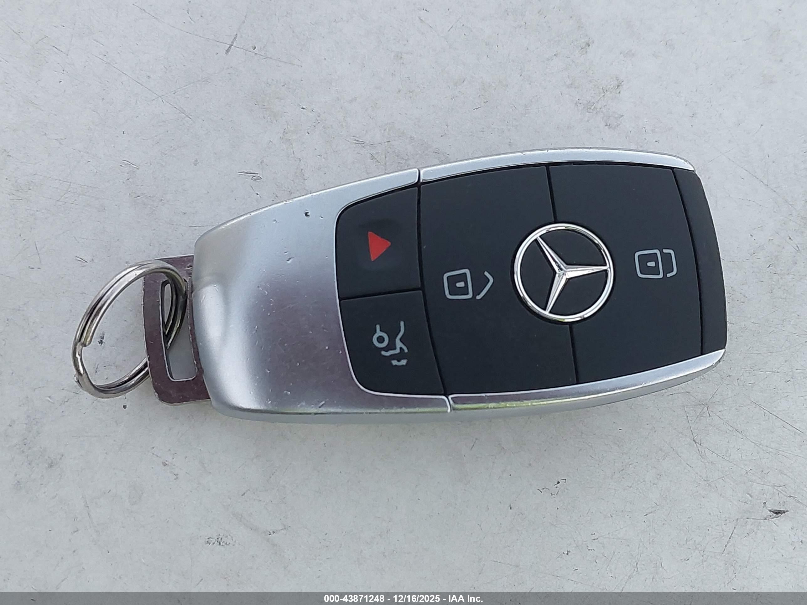MERCEDES-BENZ GLC image 11