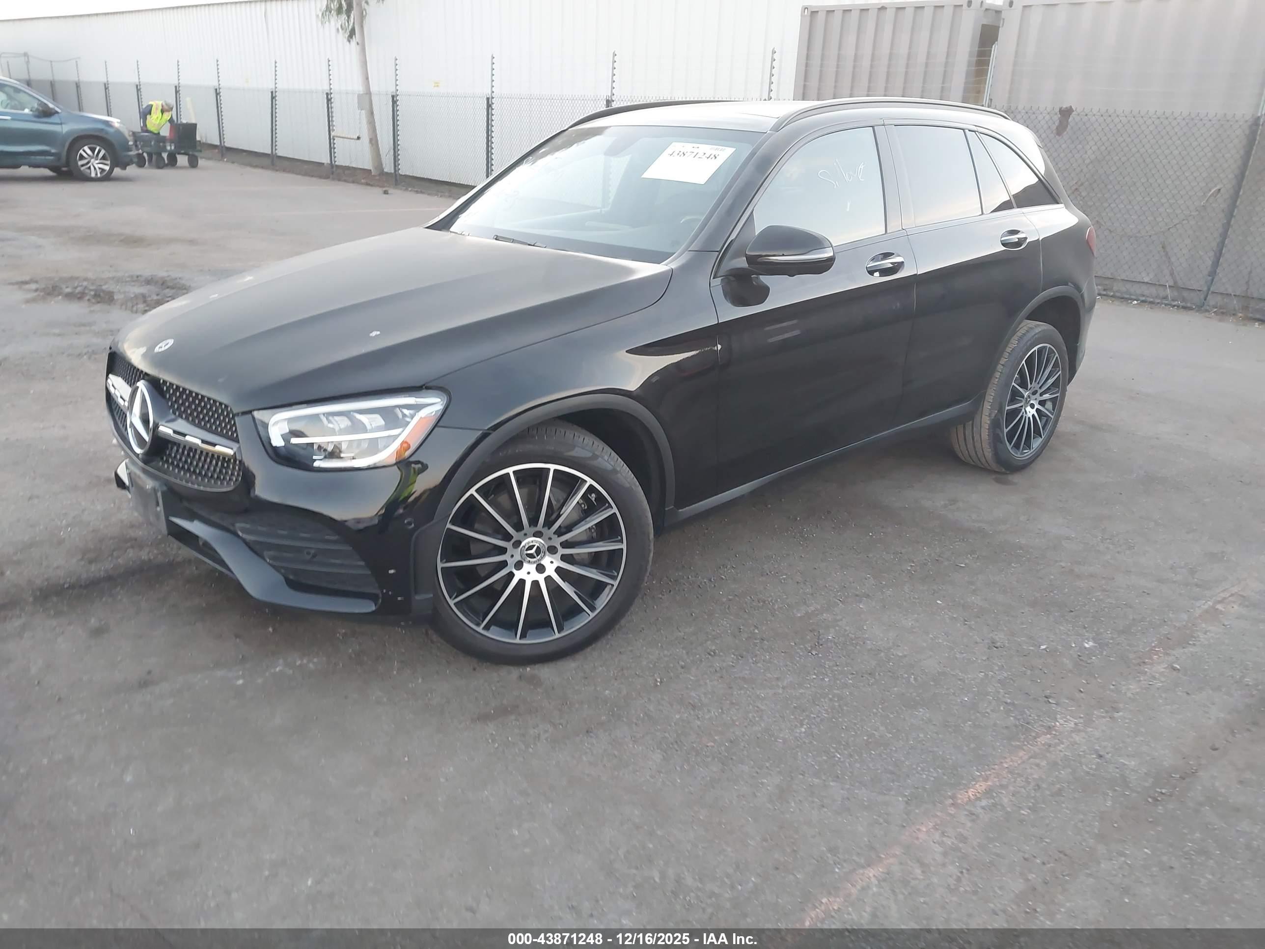 MERCEDES-BENZ GLC image 2
