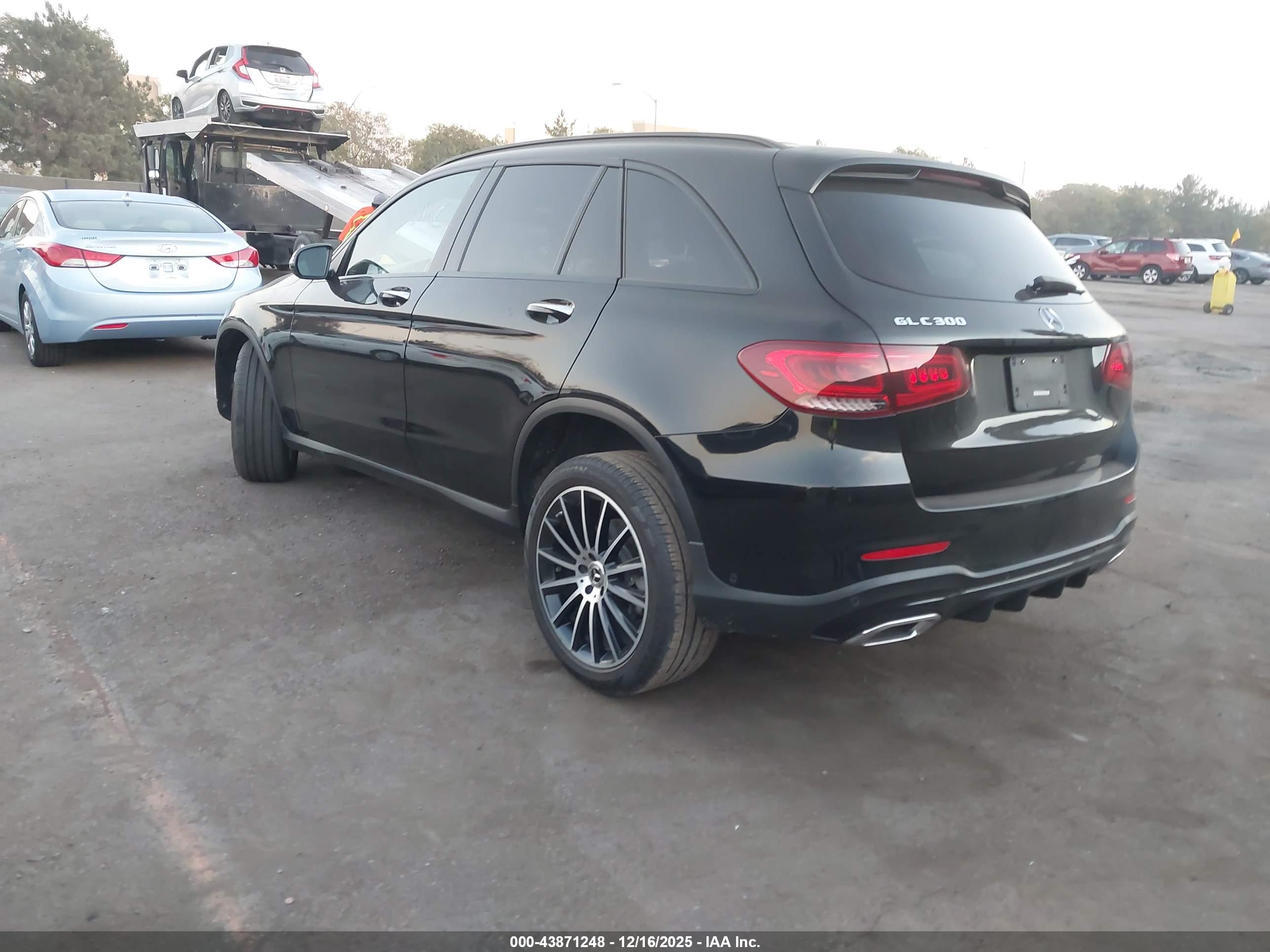 MERCEDES-BENZ GLC image 3