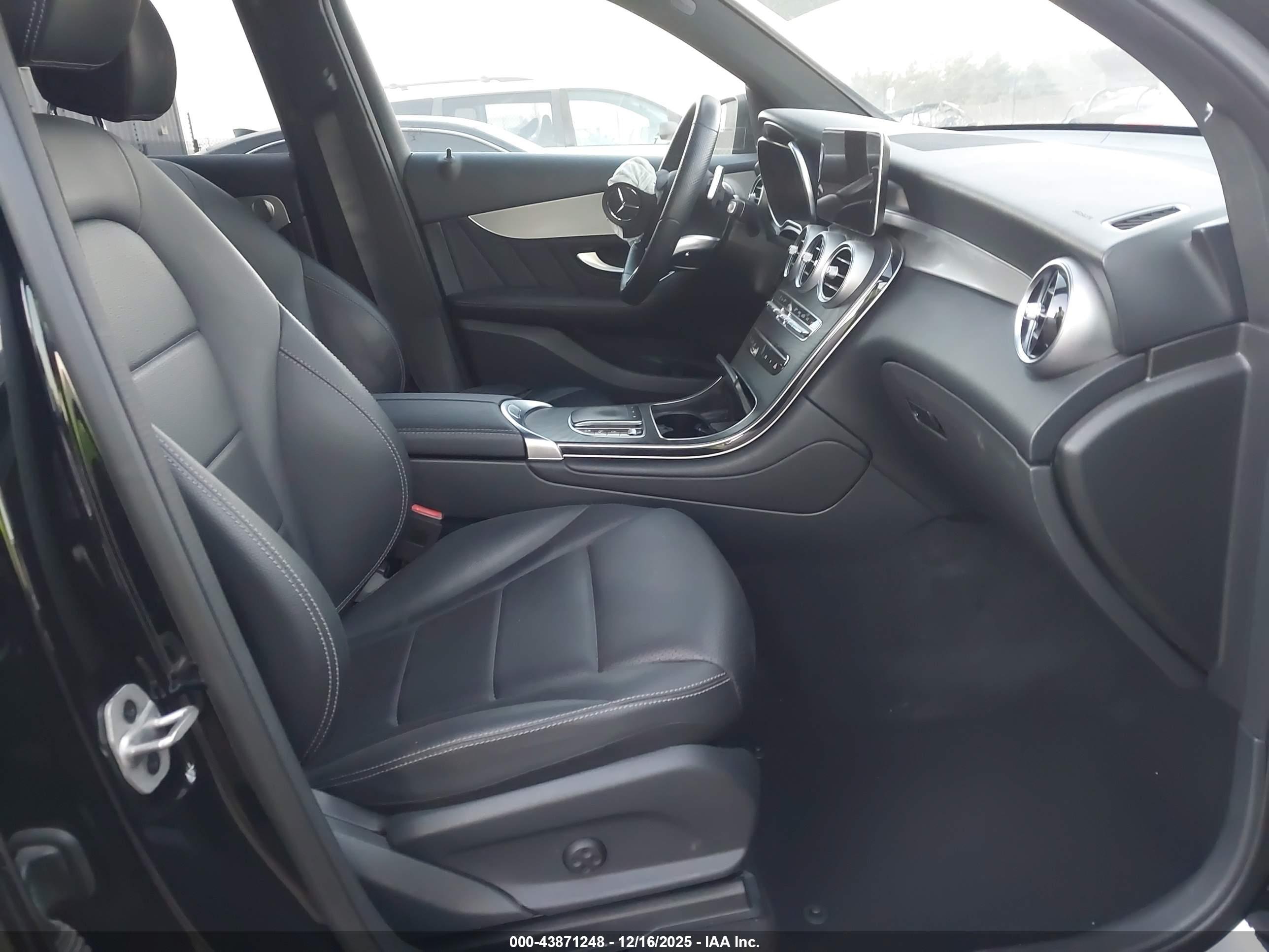 MERCEDES-BENZ GLC image 5