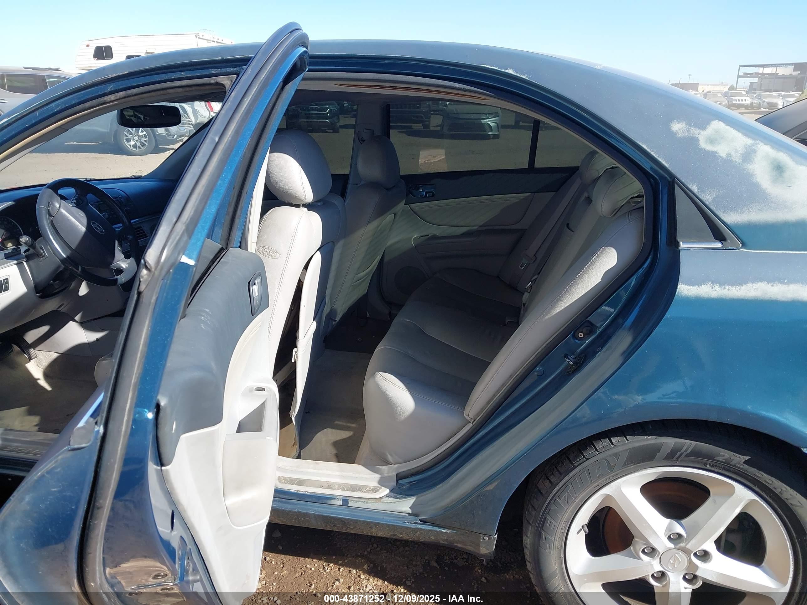 HYUNDAI SONATA image 8