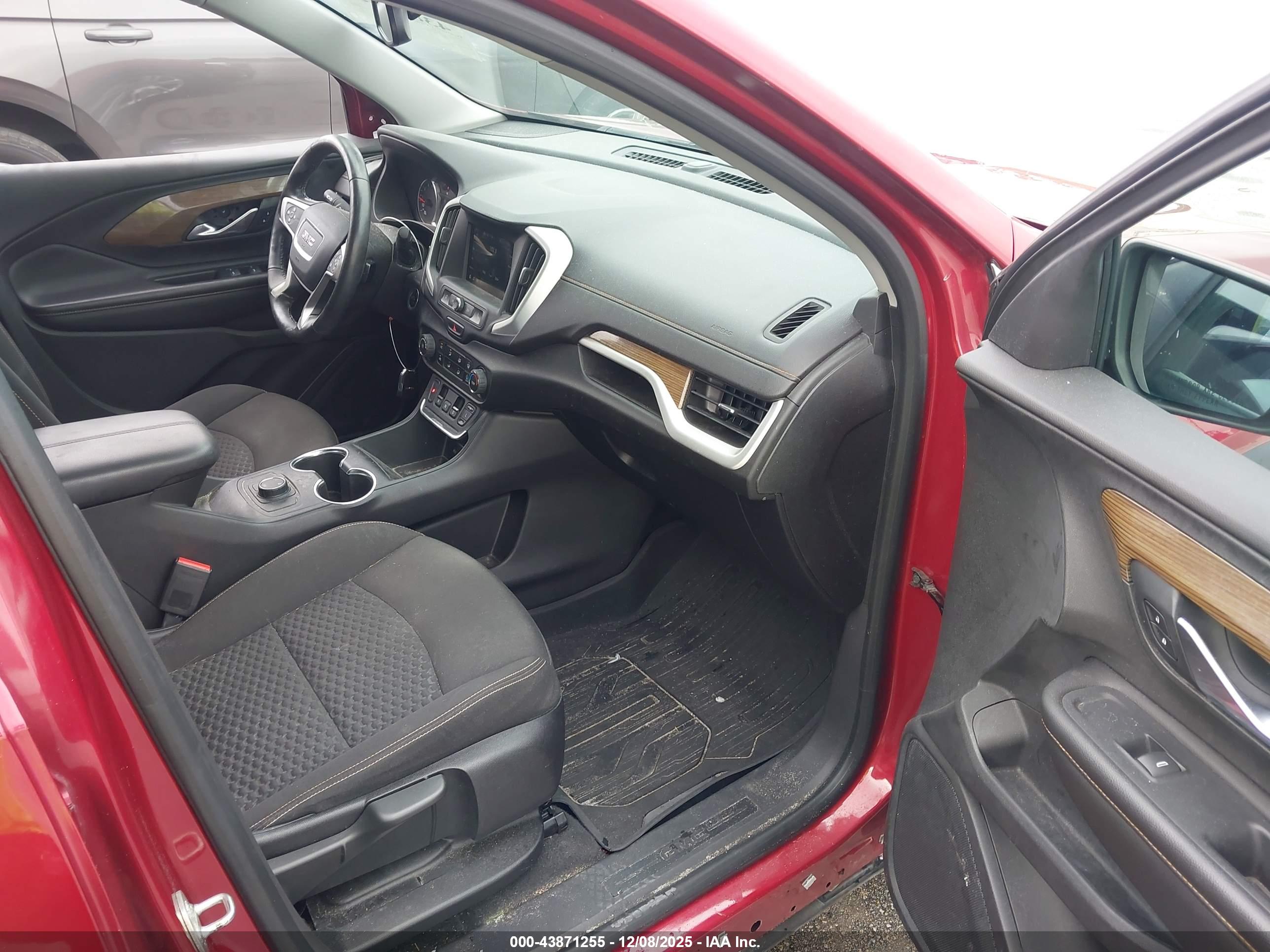 GMC TERRAIN image 5