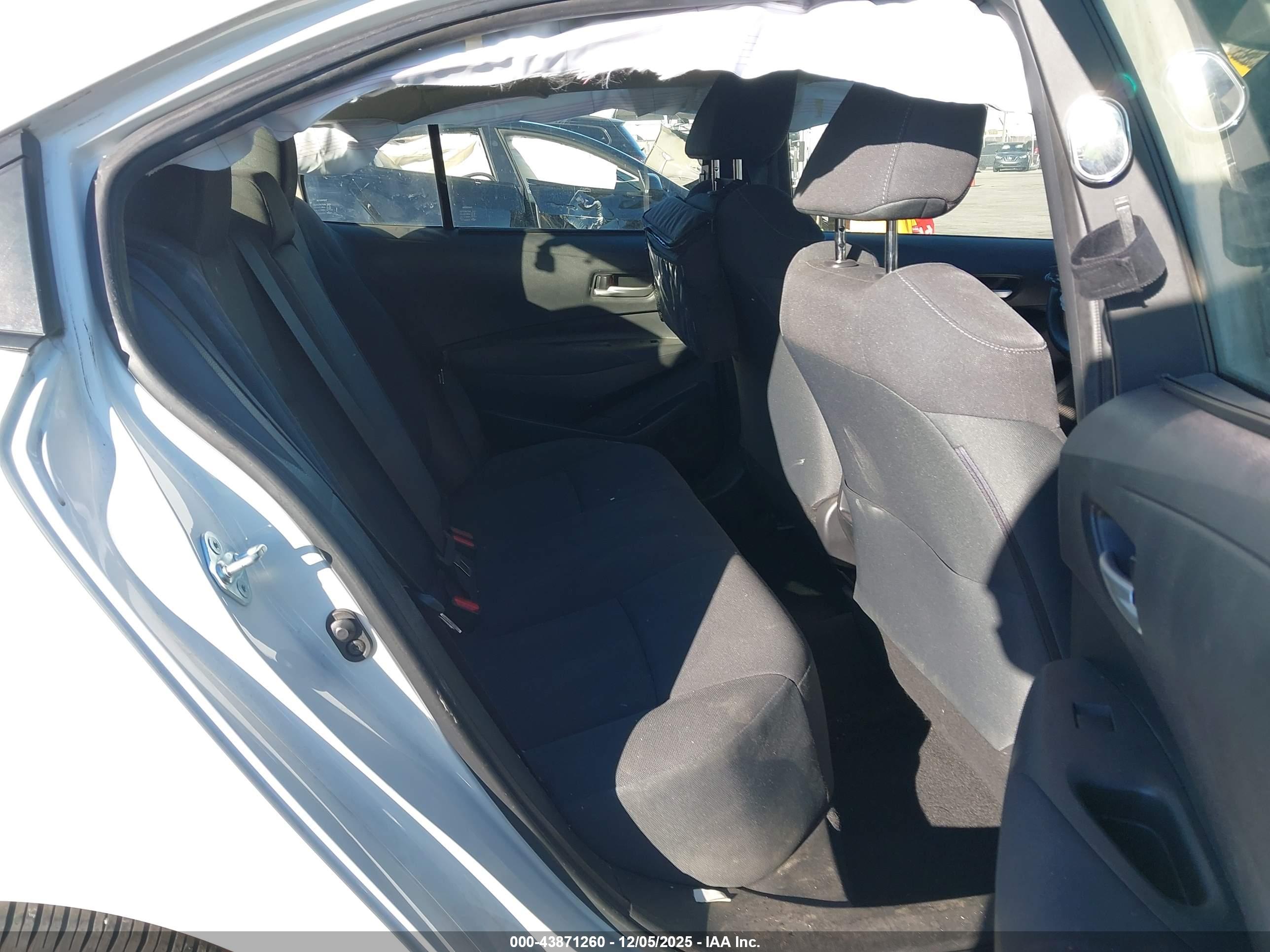 TOYOTA COROLLA image 8