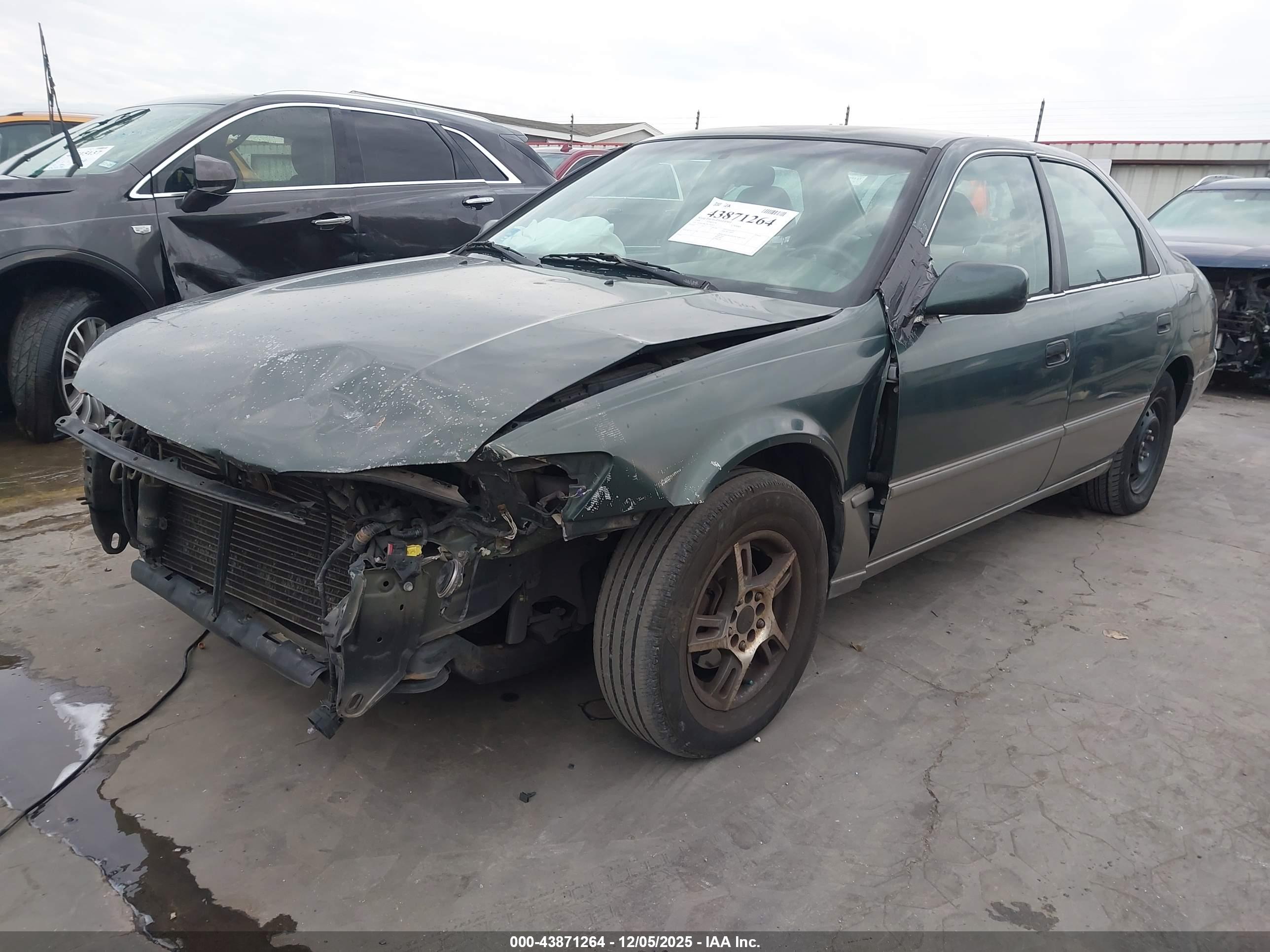 TOYOTA CAMRY image 2