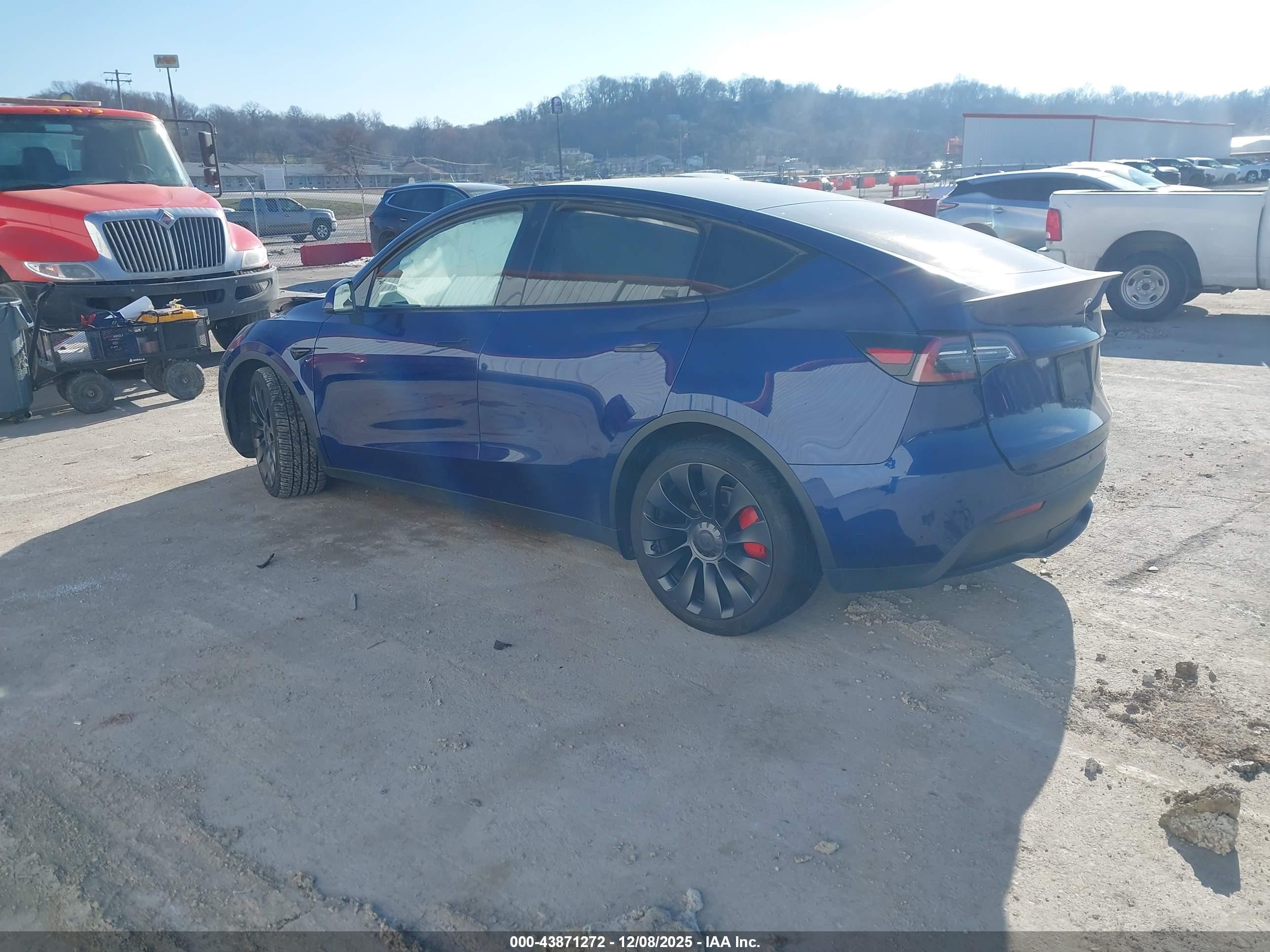 TESLA MODEL image 3