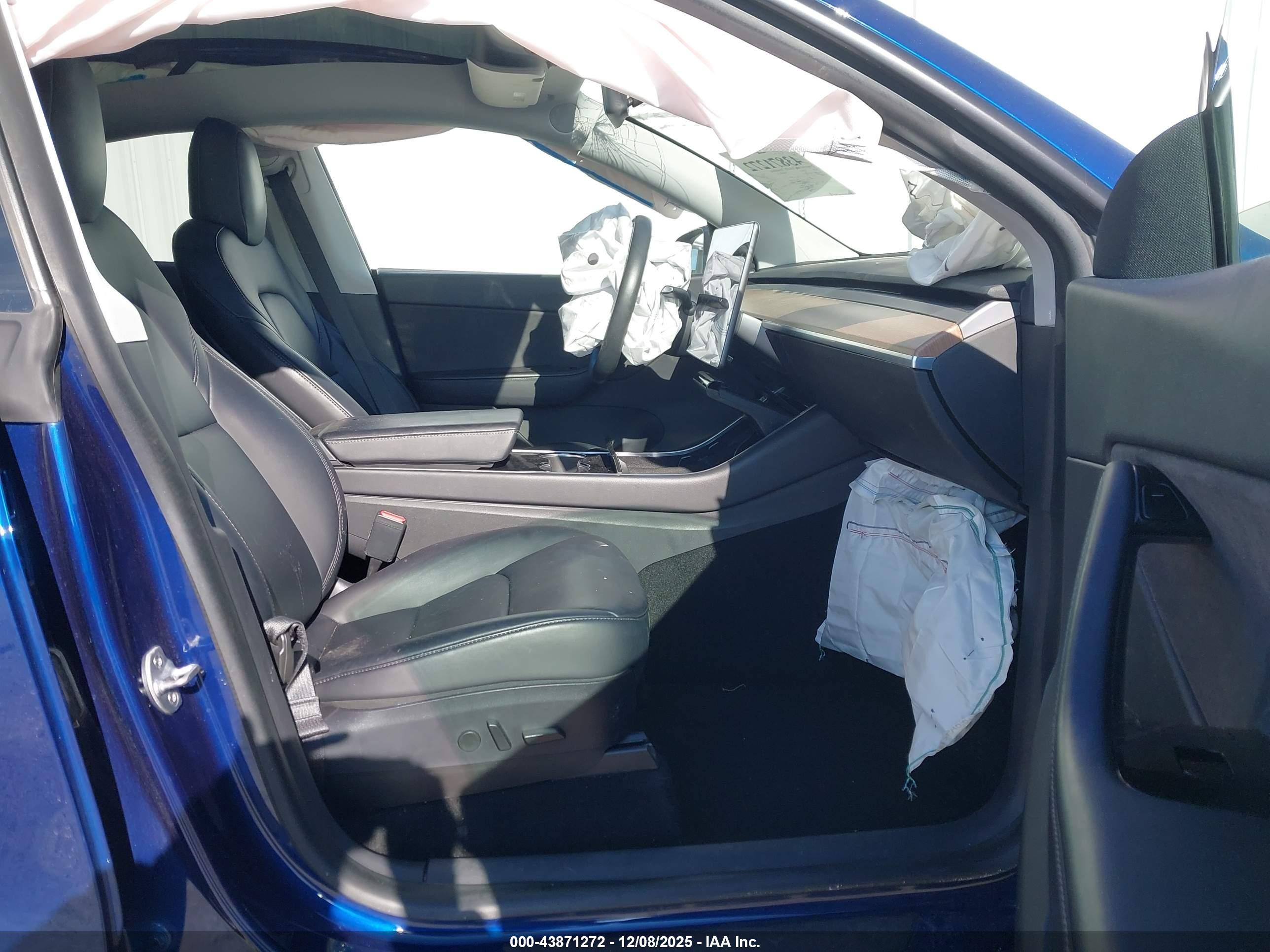 TESLA MODEL image 5