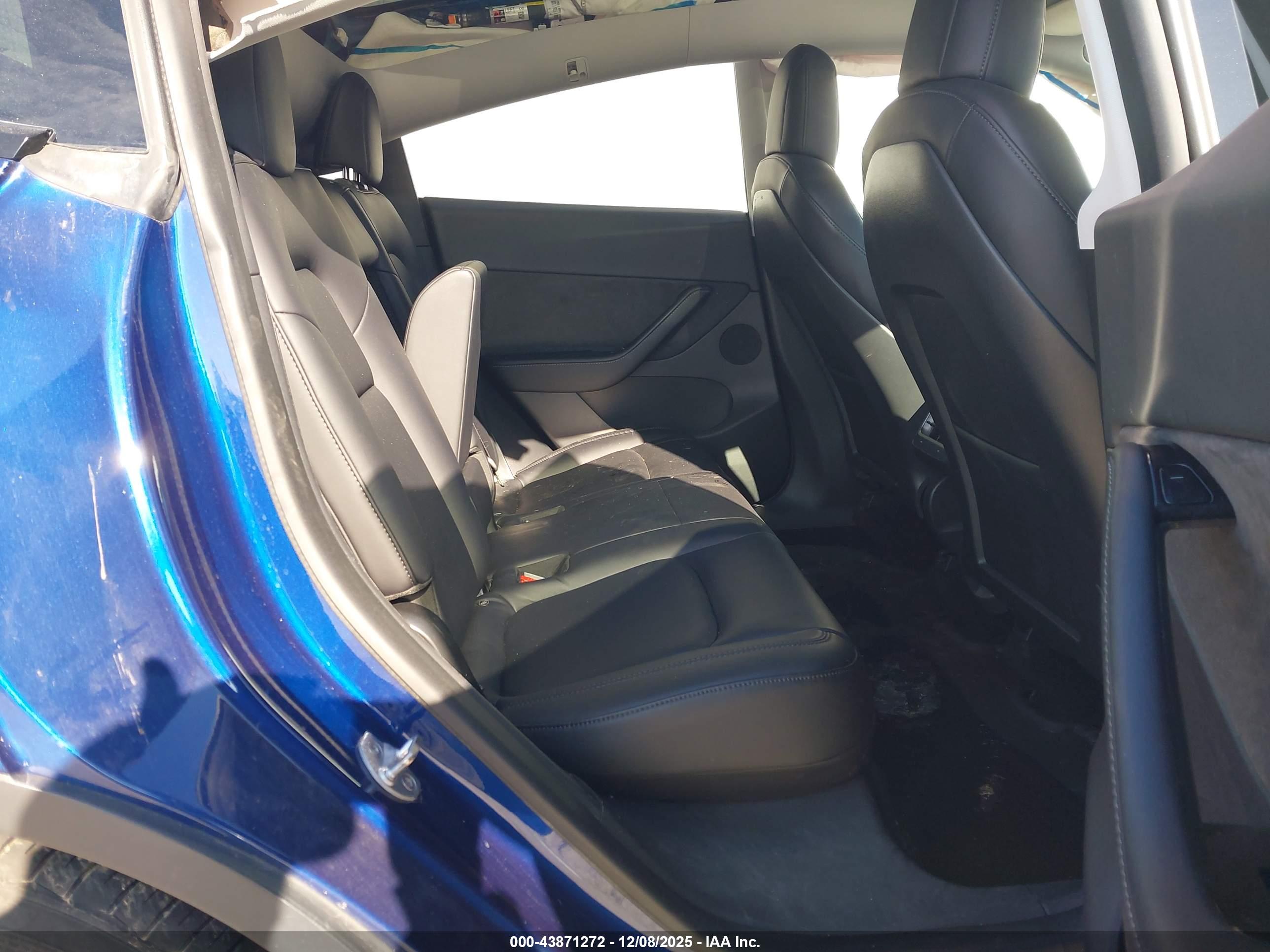 TESLA MODEL image 8