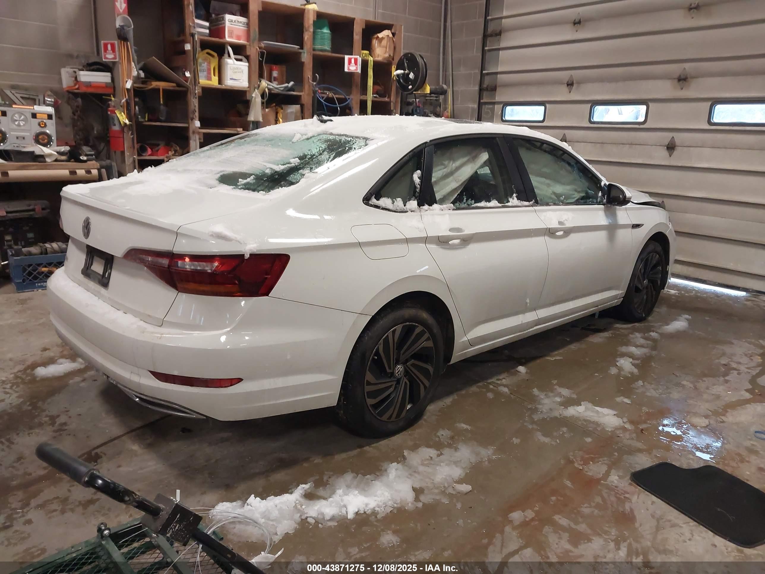 VOLKSWAGEN JETTA image 4