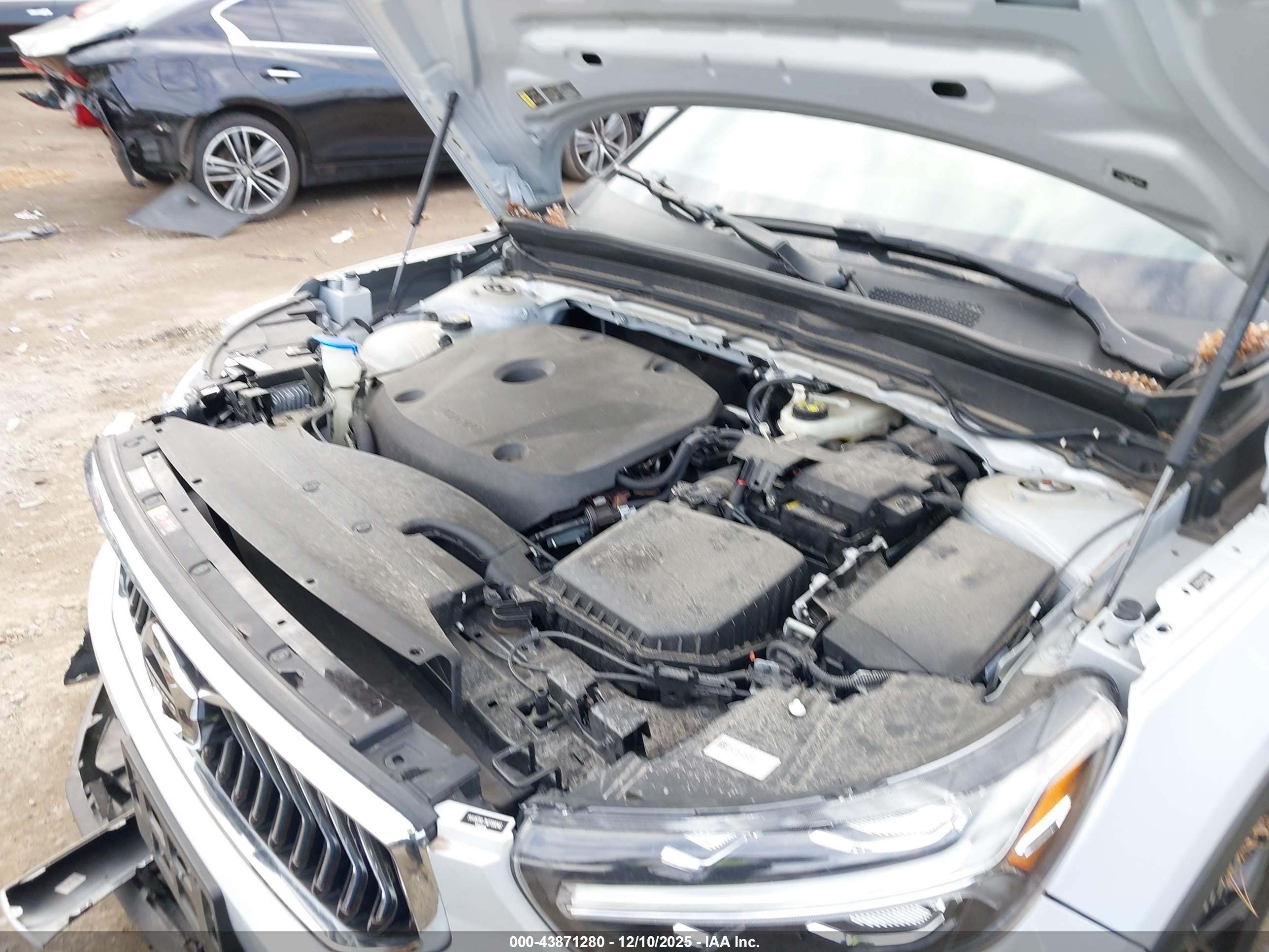 VOLVO XC40 image 10